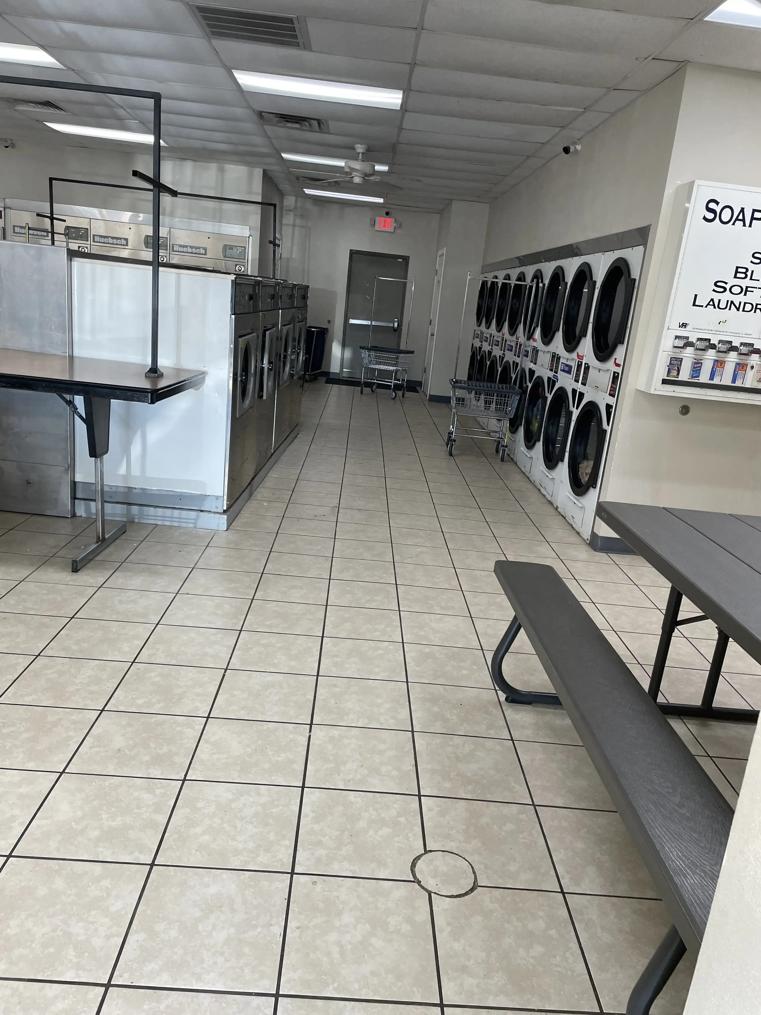 Happy Coin Laundry - Image 1