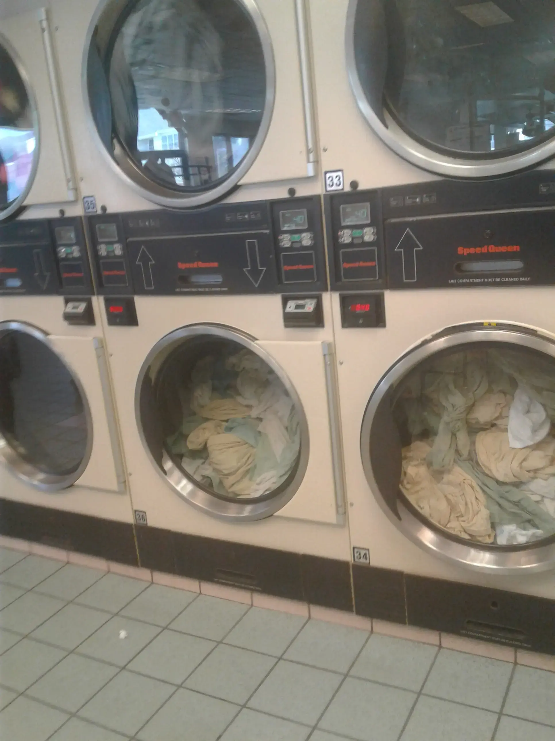 Happy Face Laundromat - Image 7