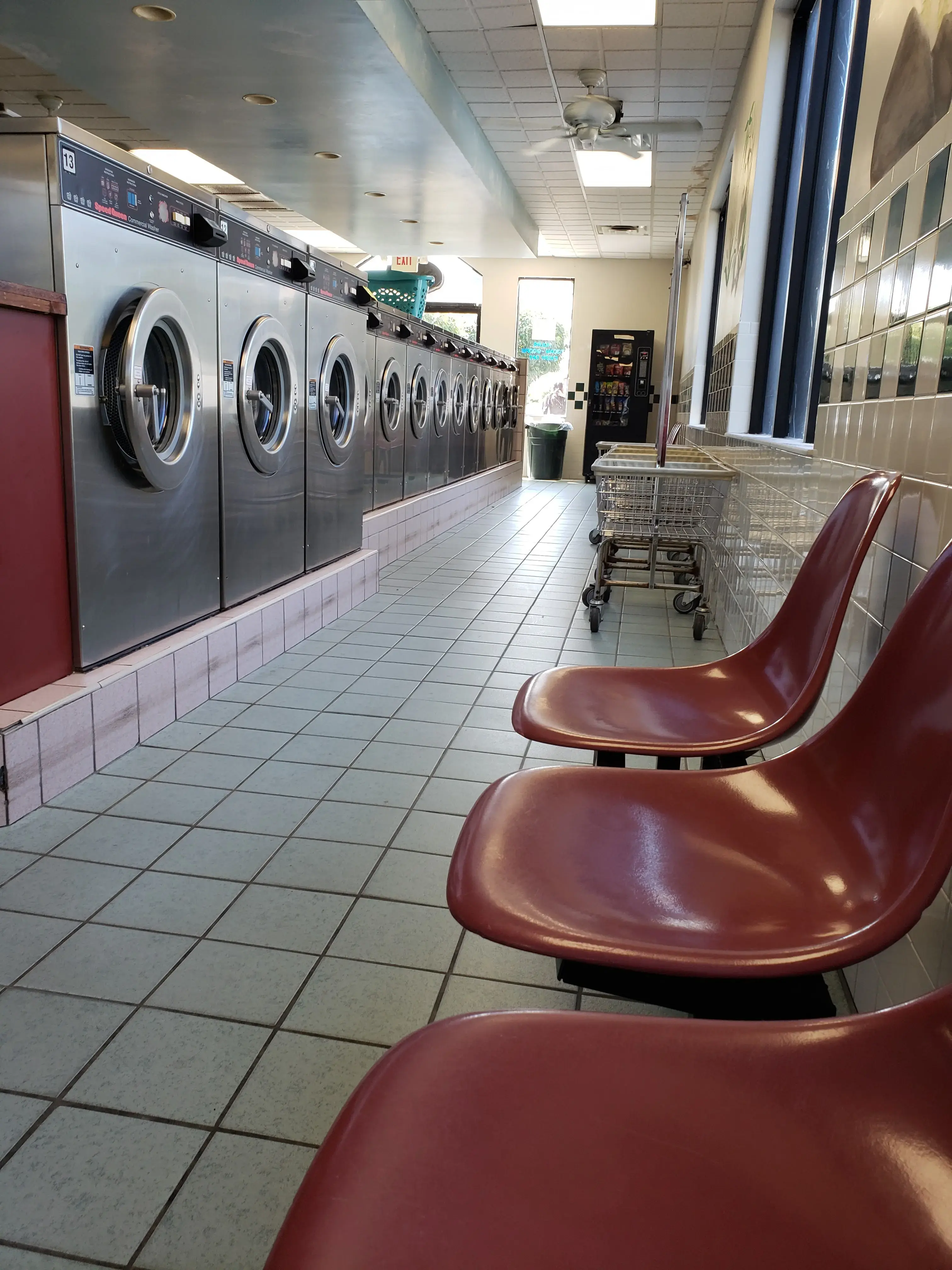 Happy Face Laundromat - Image 9