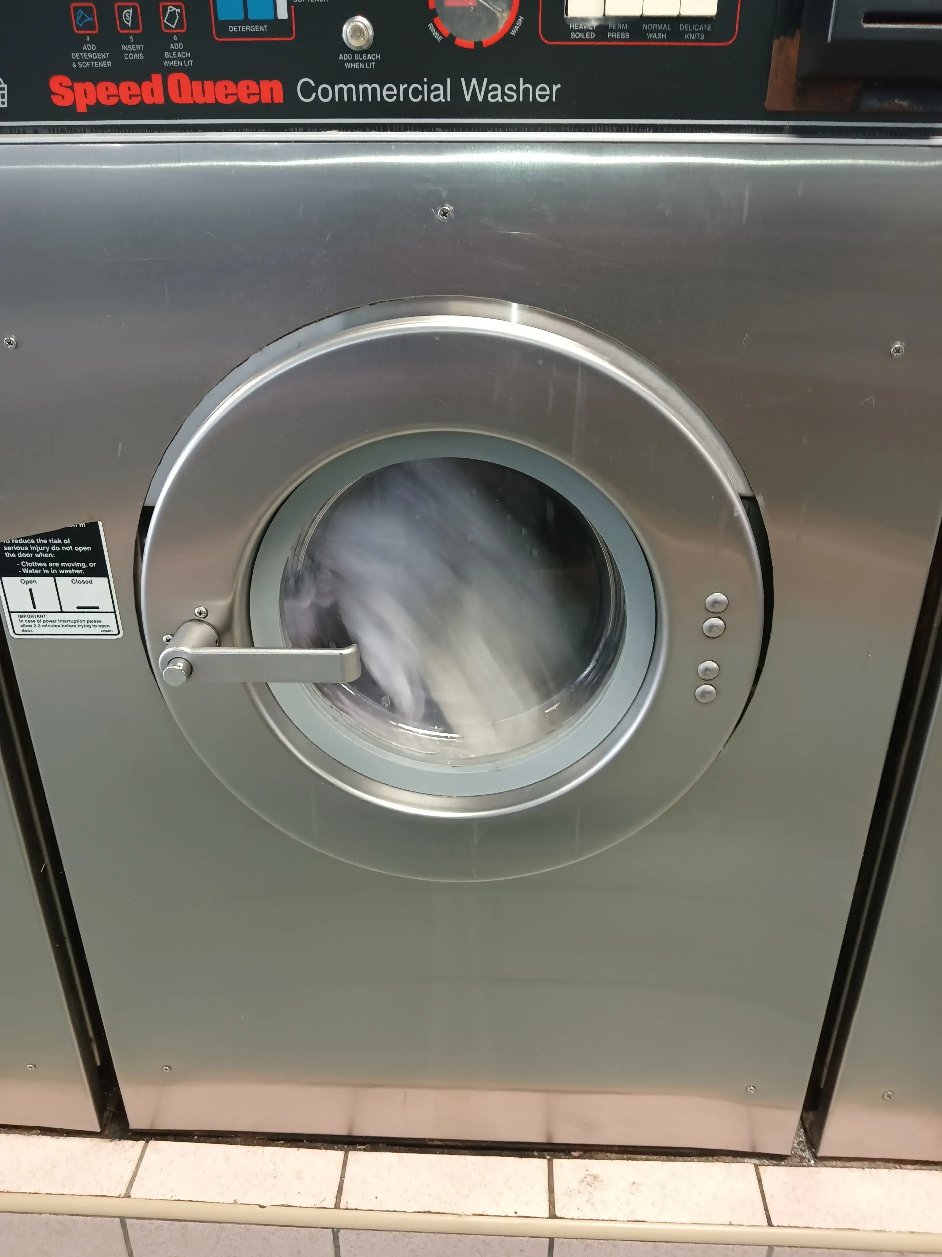 Happy Face Laundromat thumbnail 3