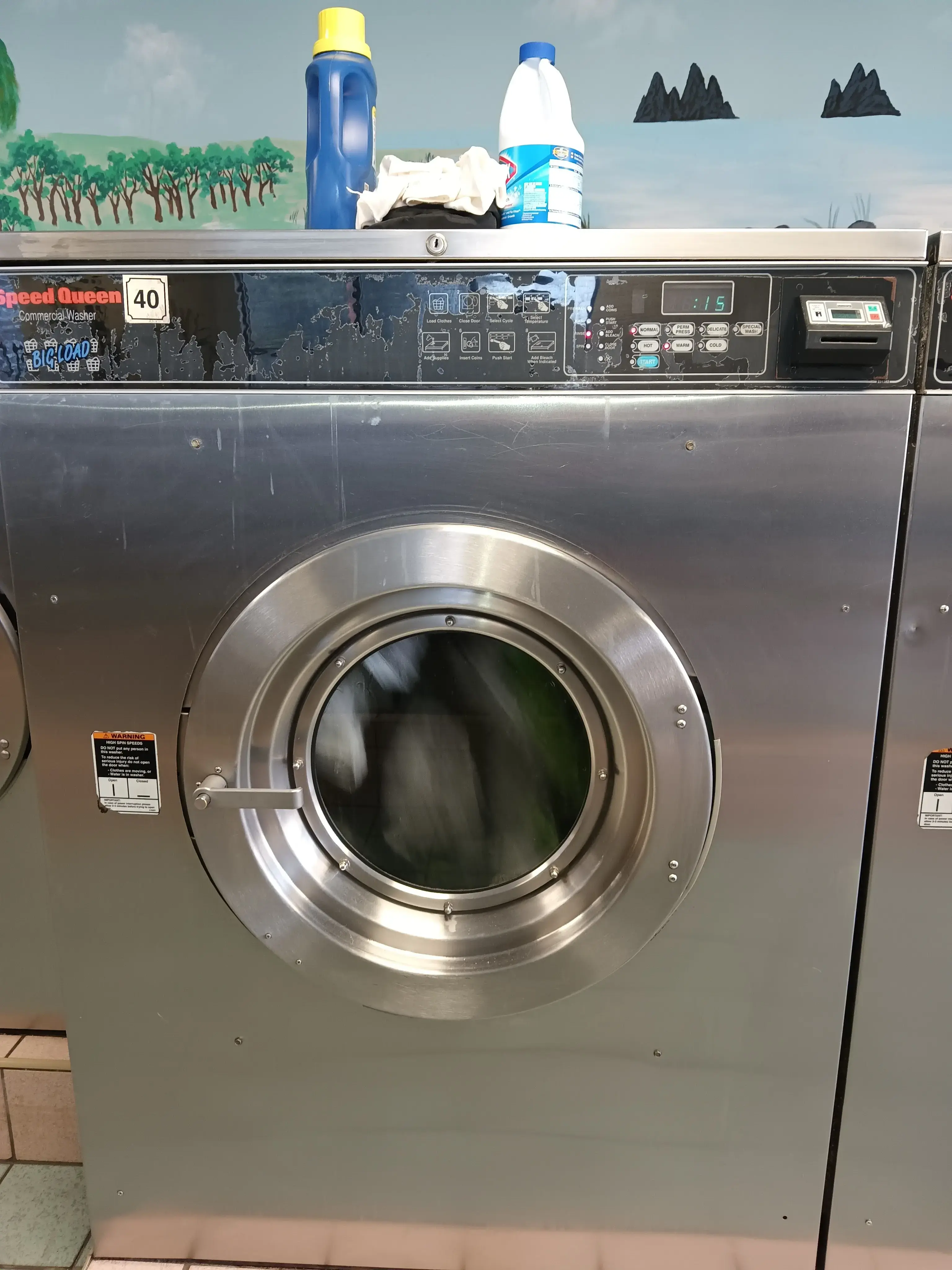 Happy Face Laundromat - Image 12