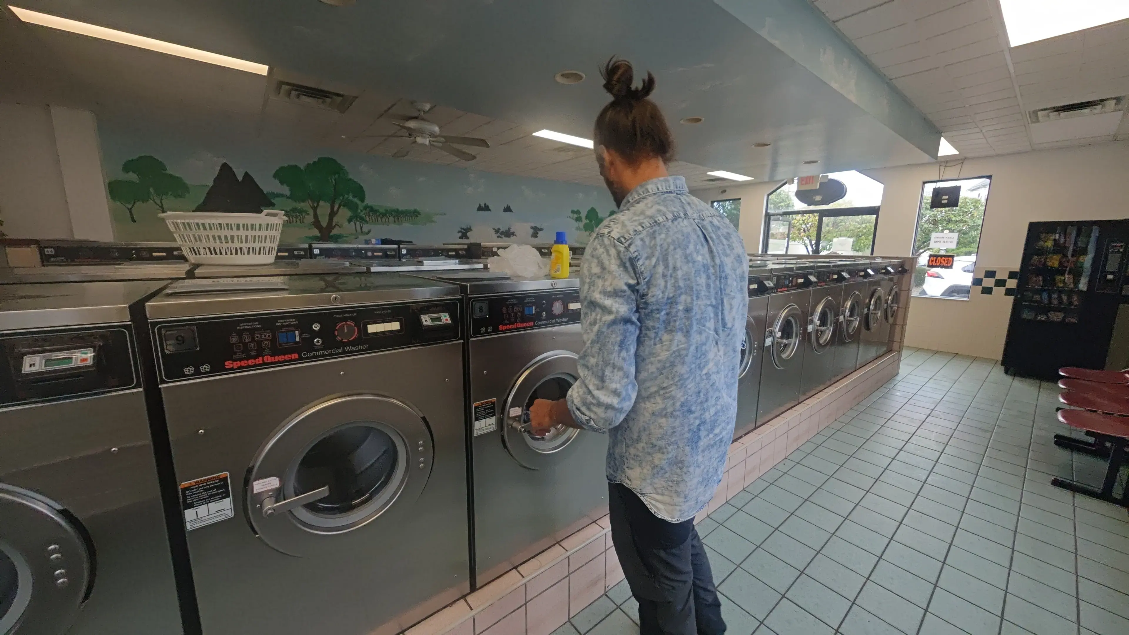 Happy Face Laundromat location