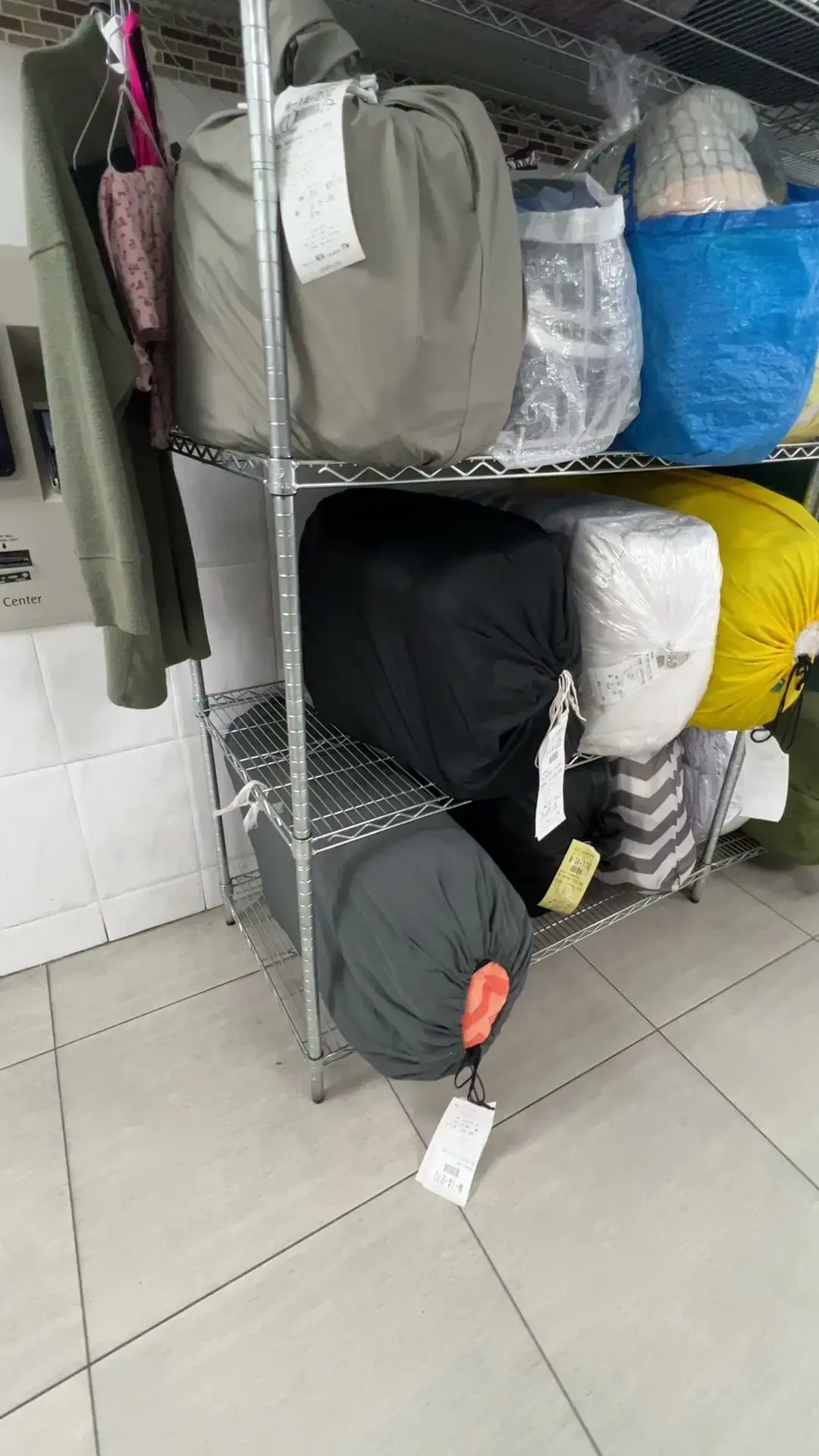Happy Laundromat - Image 2