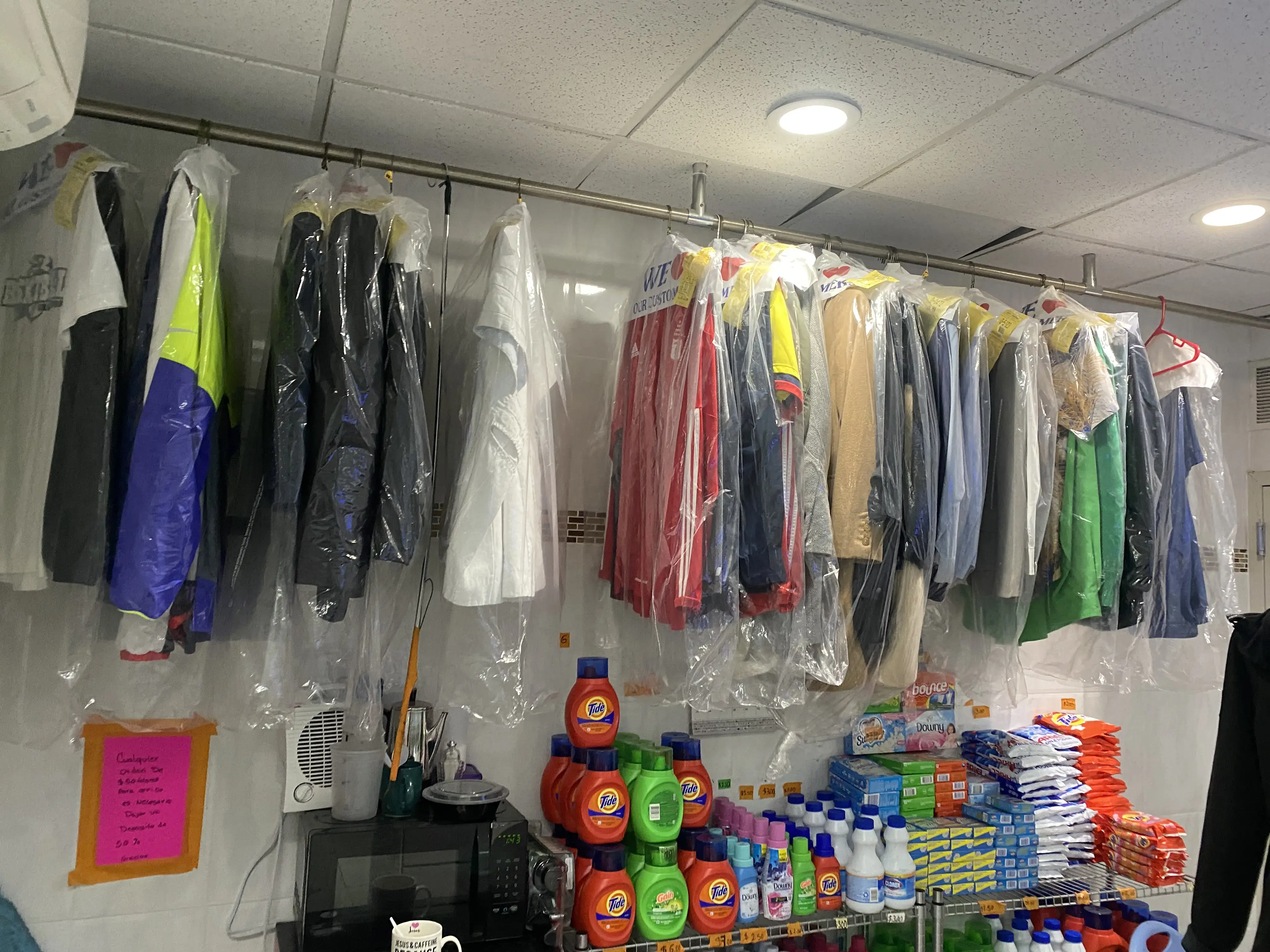 Happy Laundromat - Image 17