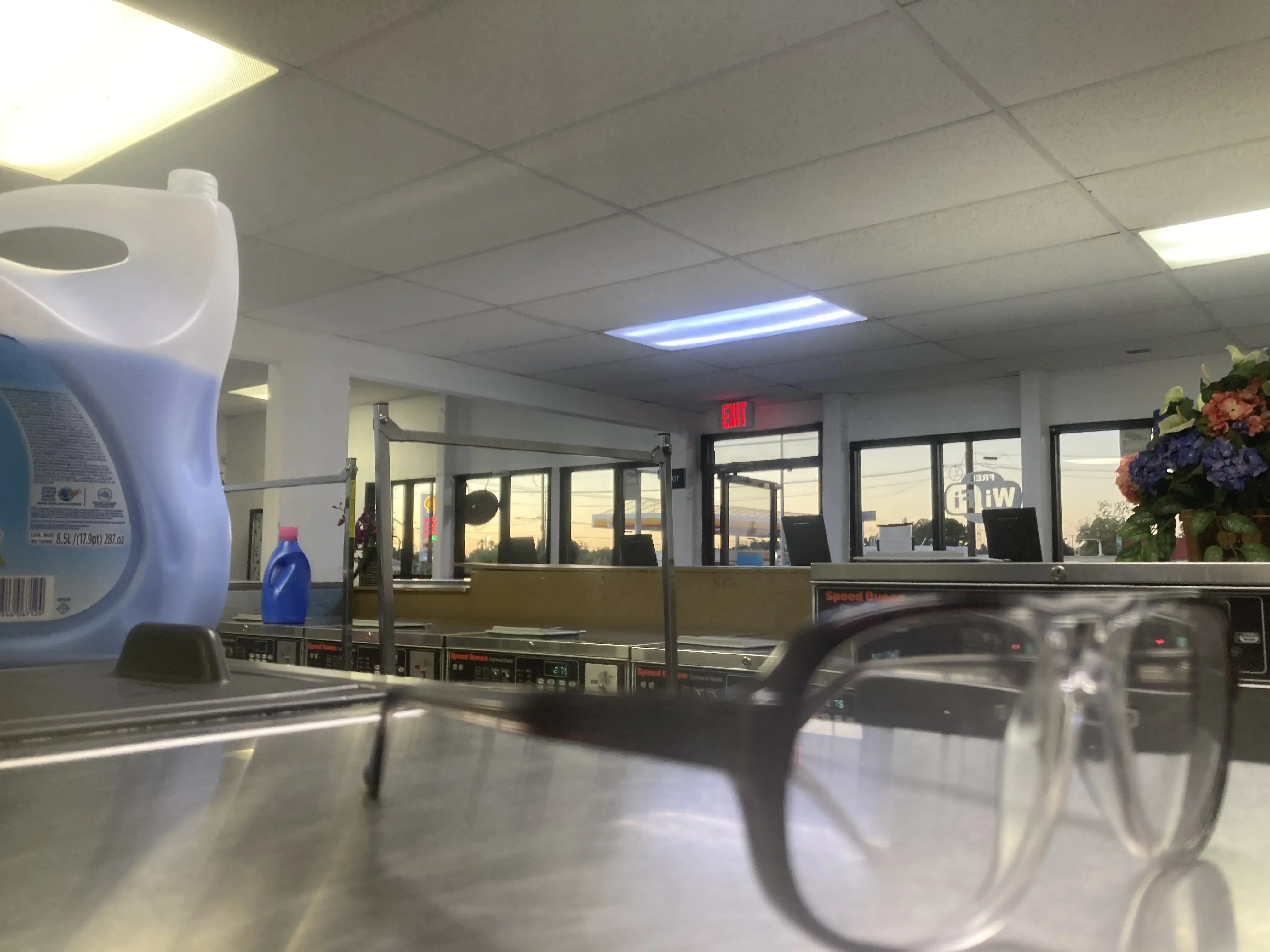 HAPPY LAUNDRY location