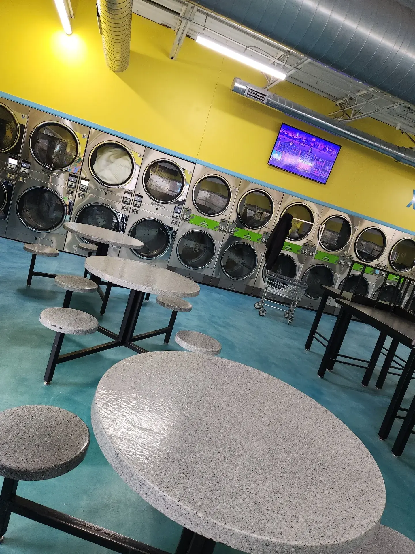 Happy Life Laundromat of Rockford - Image 18