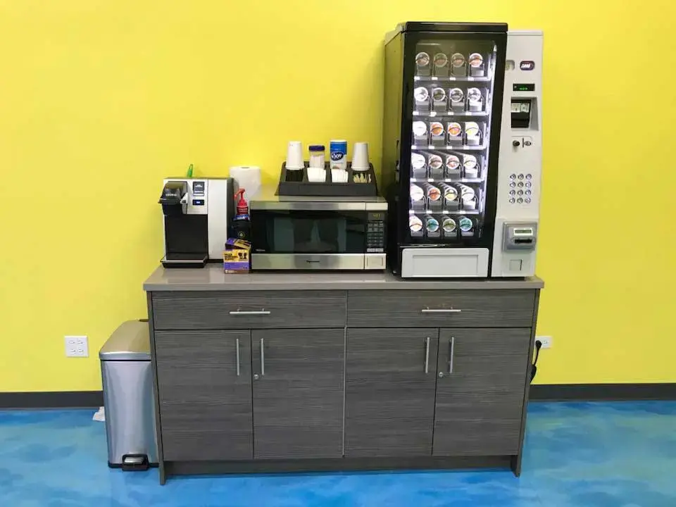 Happy Life Laundromat of Rockford thumbnail 19