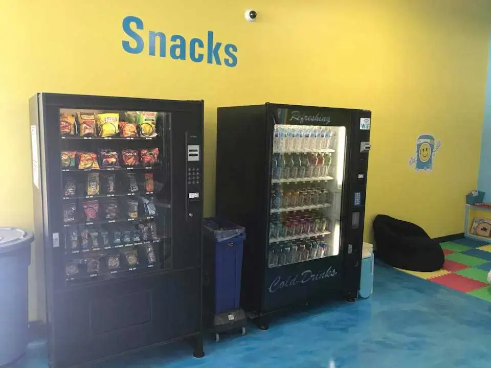 Happy Life Laundromat of Rockford thumbnail 9