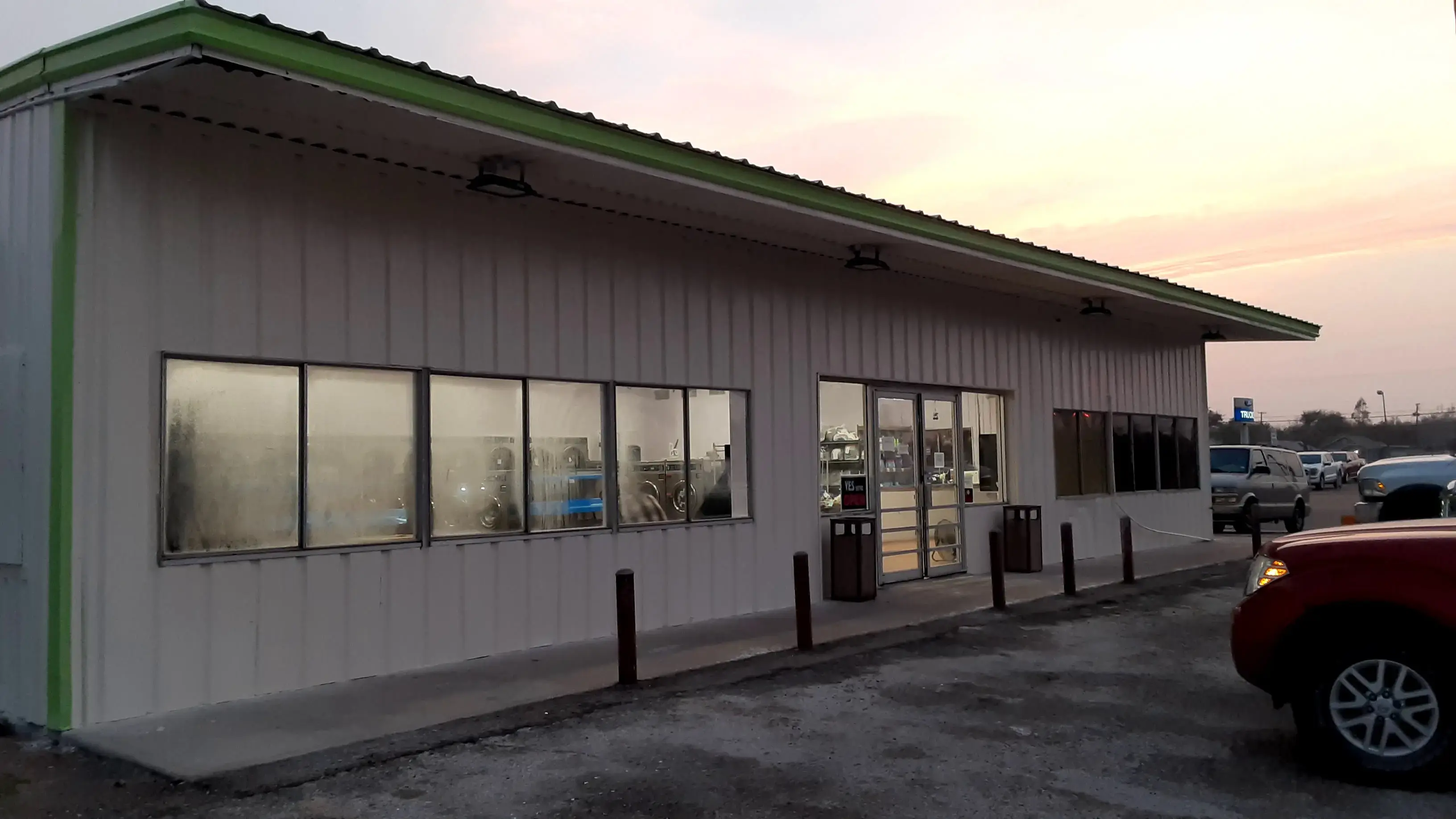 Harbor City Laundry - Image 2