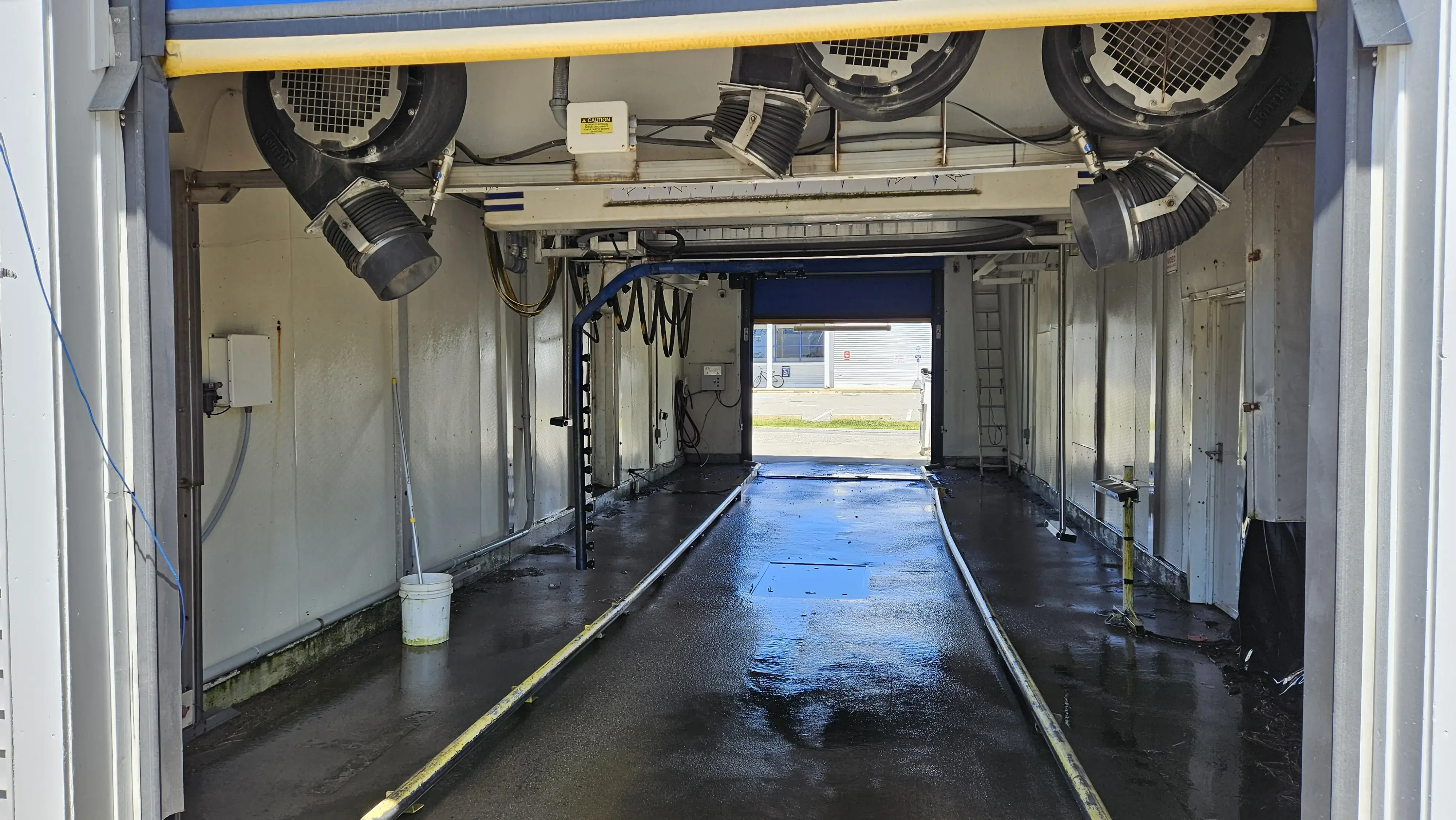 Harbor's Choice Laundry & Dry Cleaning Coastal Car Wash & Detail Center - Image 11