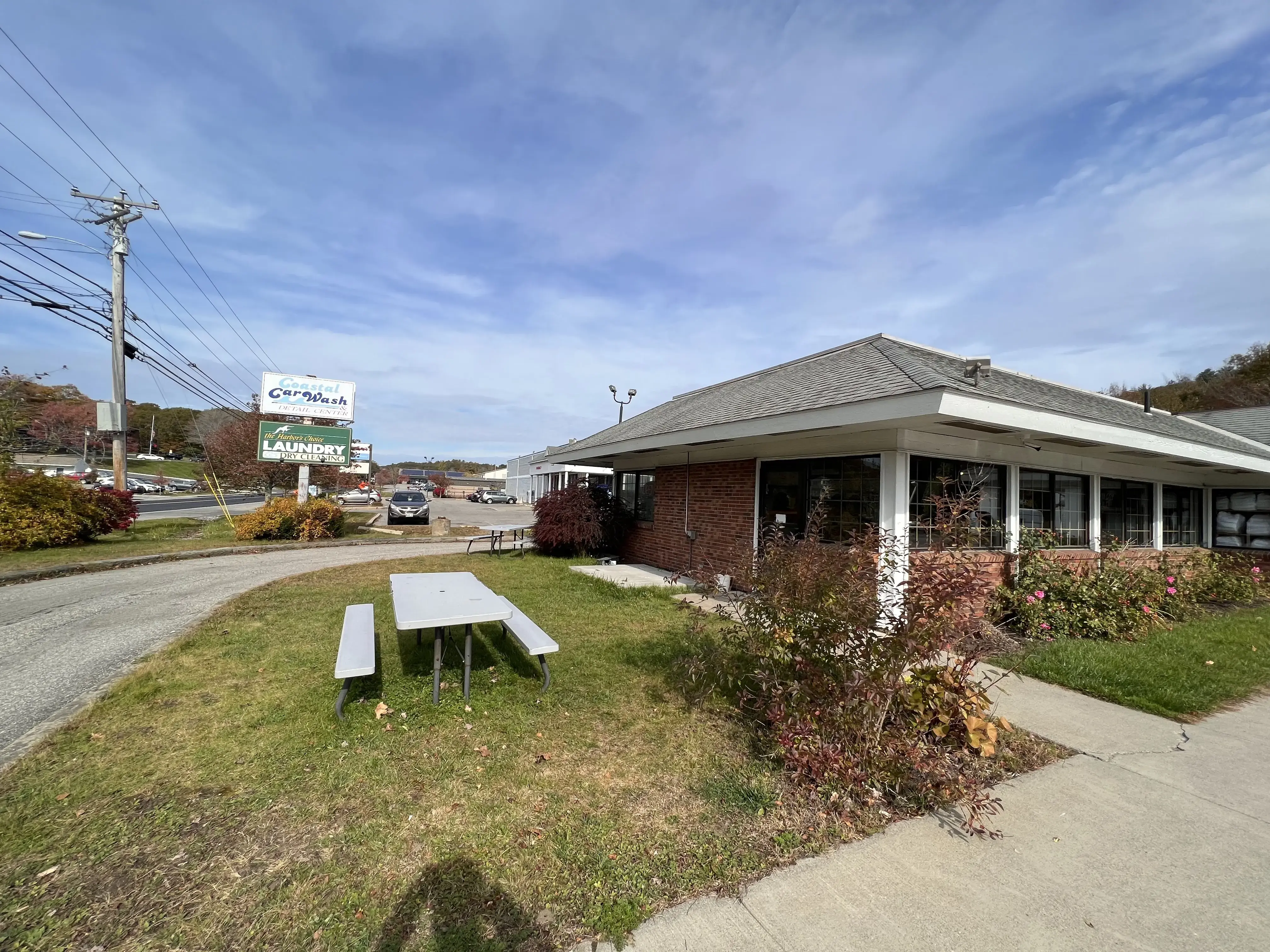 Harbor's Choice Laundry & Dry Cleaning Coastal Car Wash & Detail Center thumbnail 7