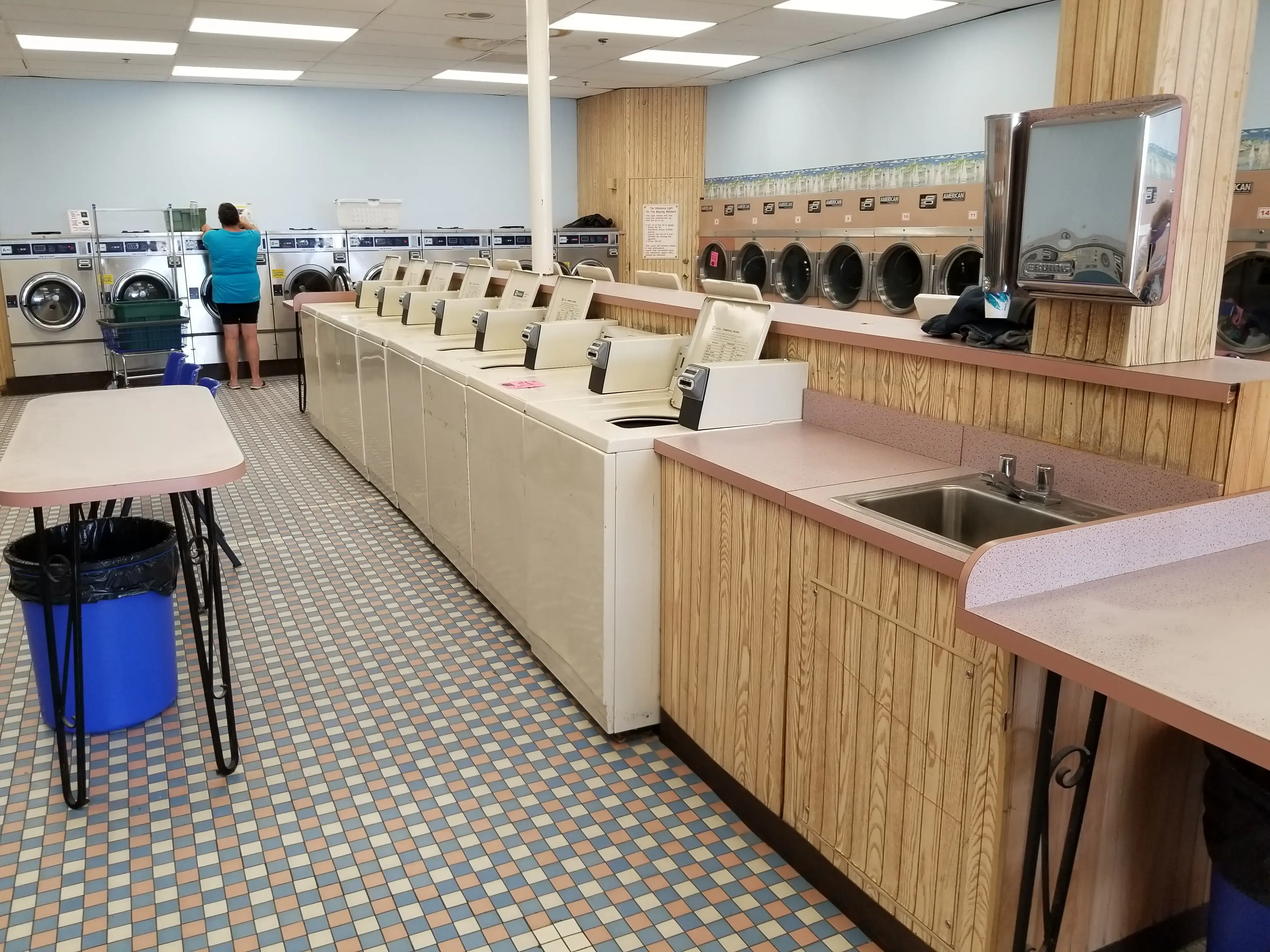 Harborside Superwash Laundromat - Image 18