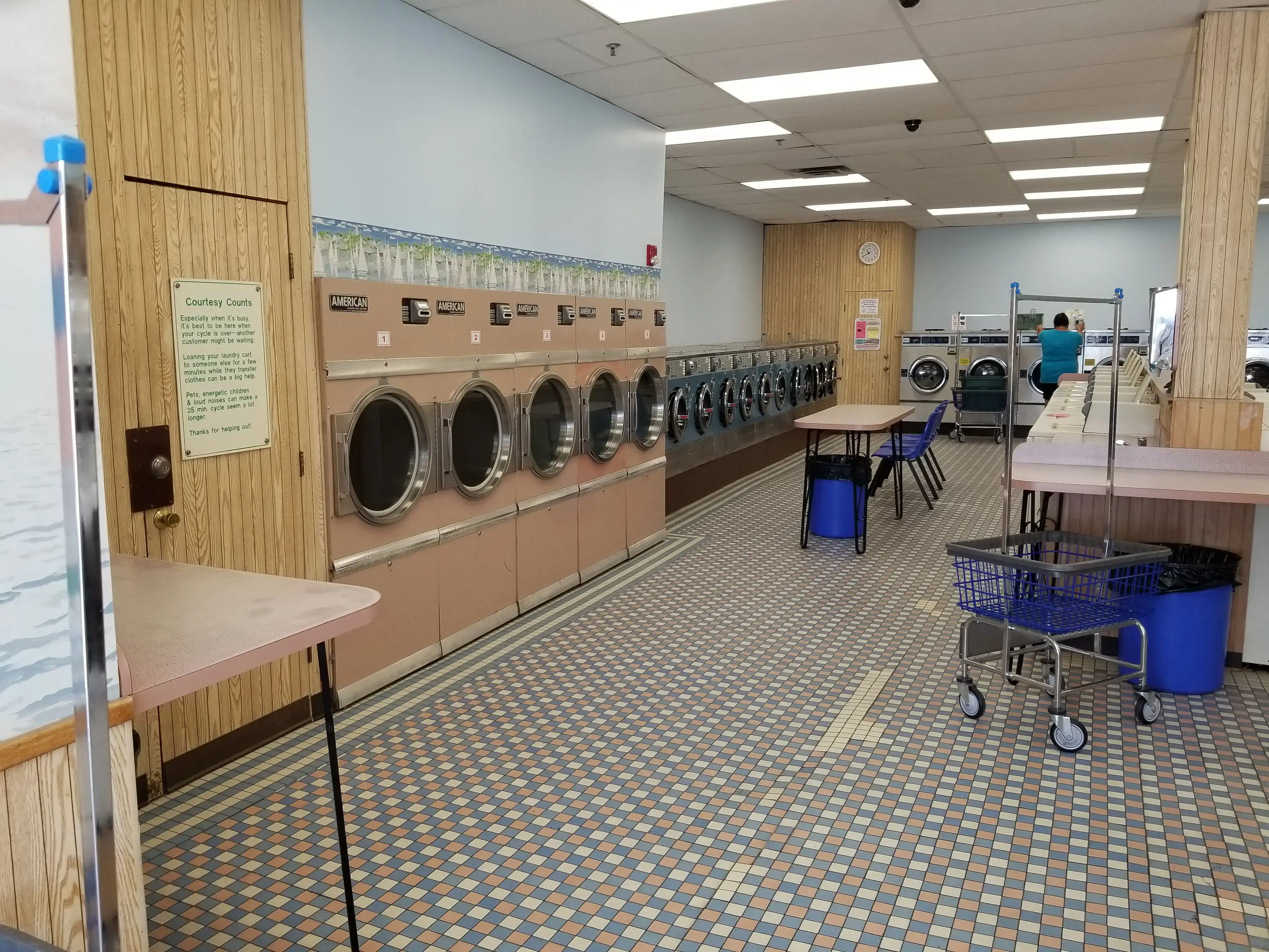 Harborside Superwash Laundromat - Image 19