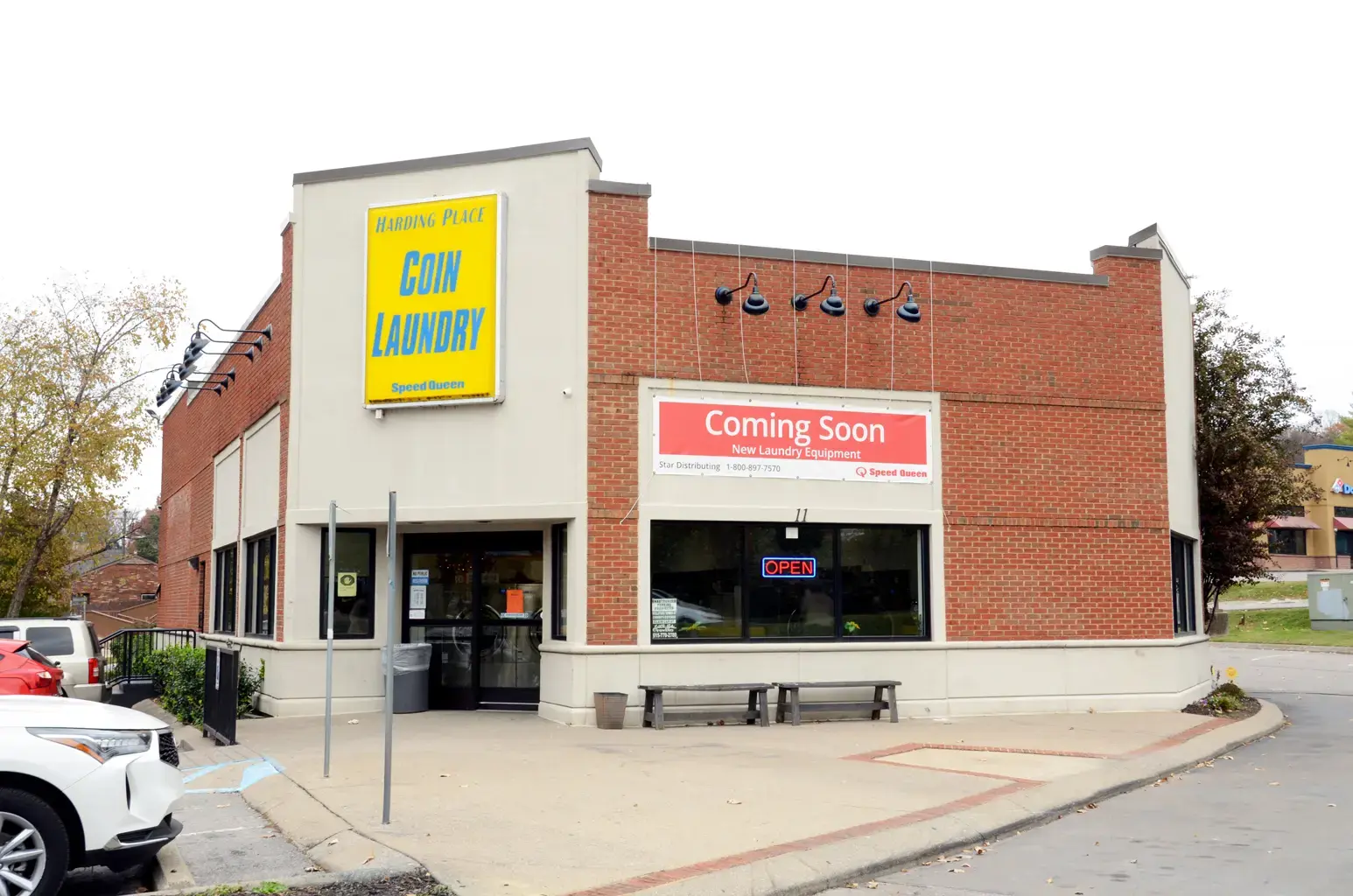 Harding Place Coin Laundry - Image 4