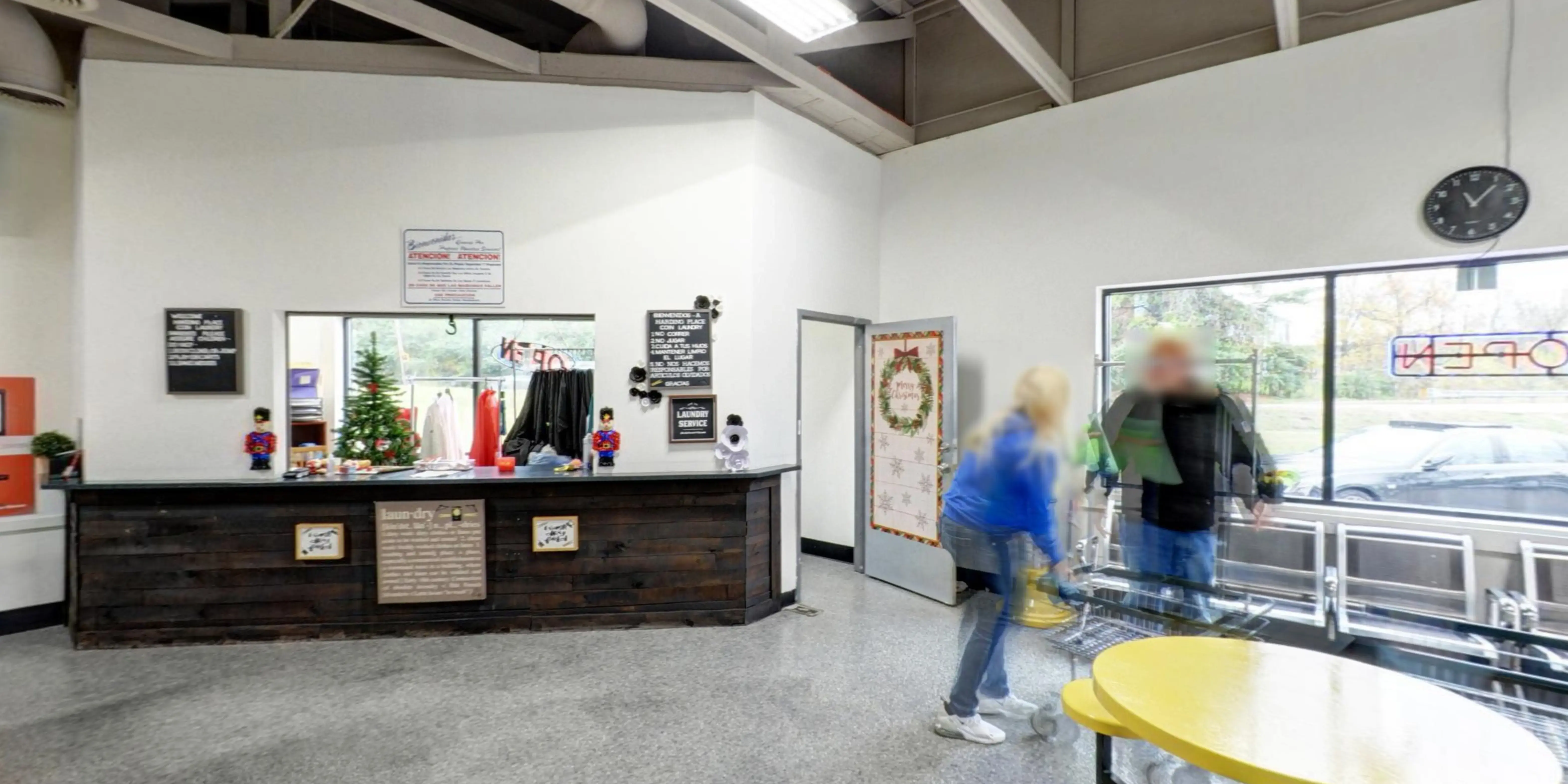Harding Place Coin Laundry - Image 16