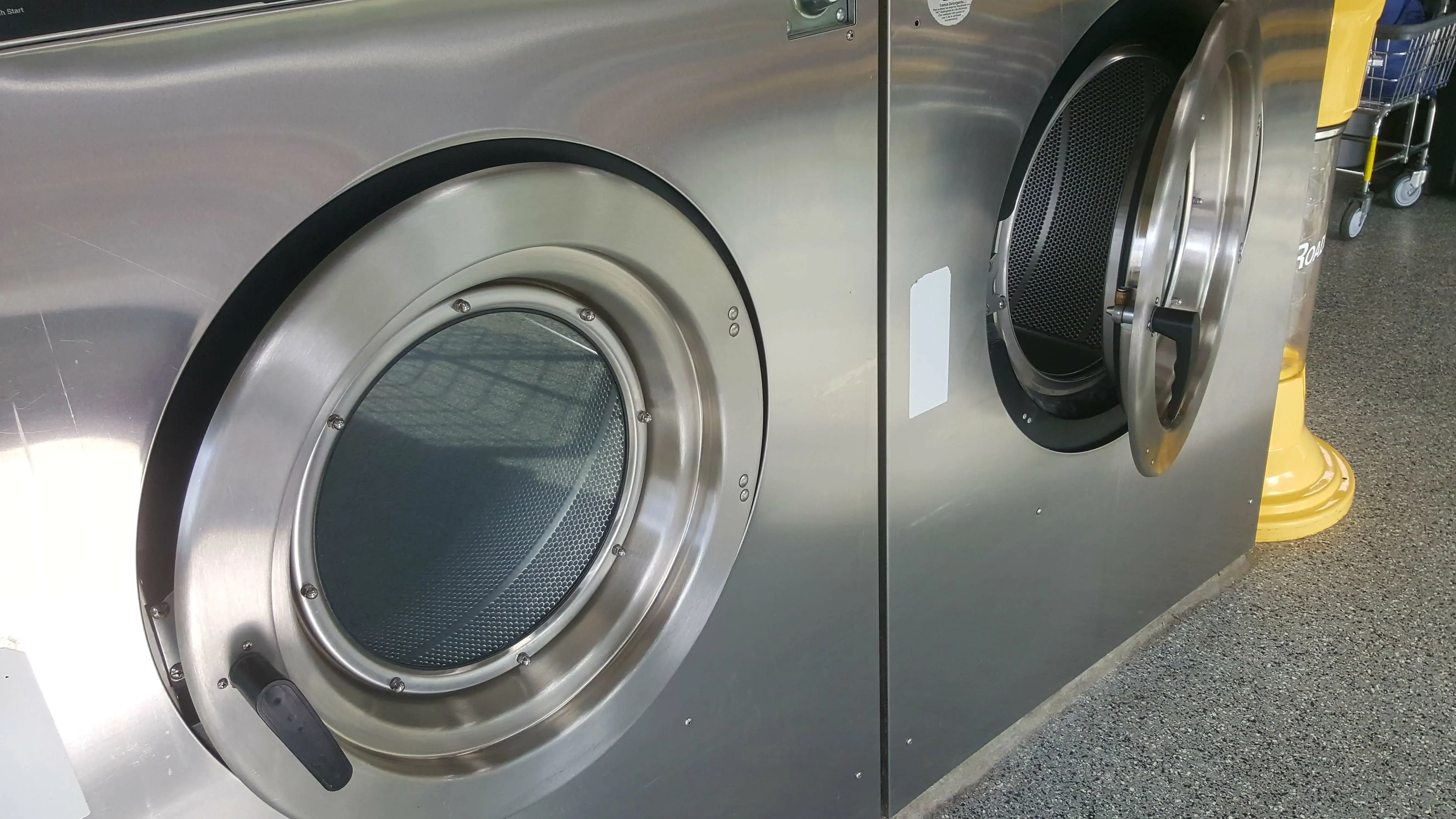 Harding Place Coin Laundry - Image 12