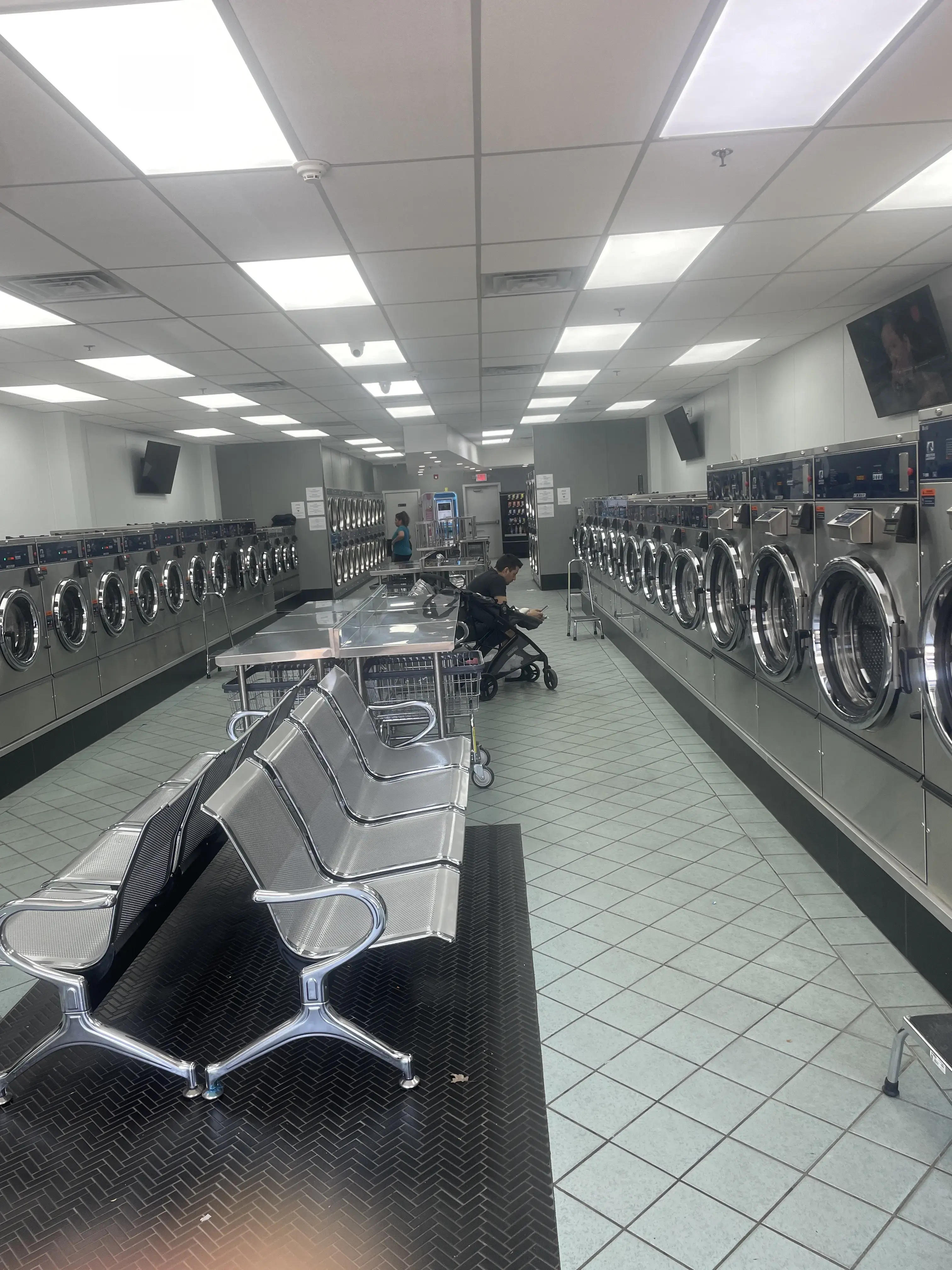 Harrison Laundromat thumbnail 11