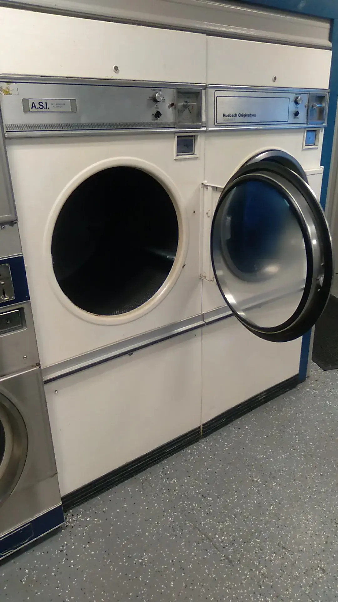 Hartford Super Laundry - Image 7
