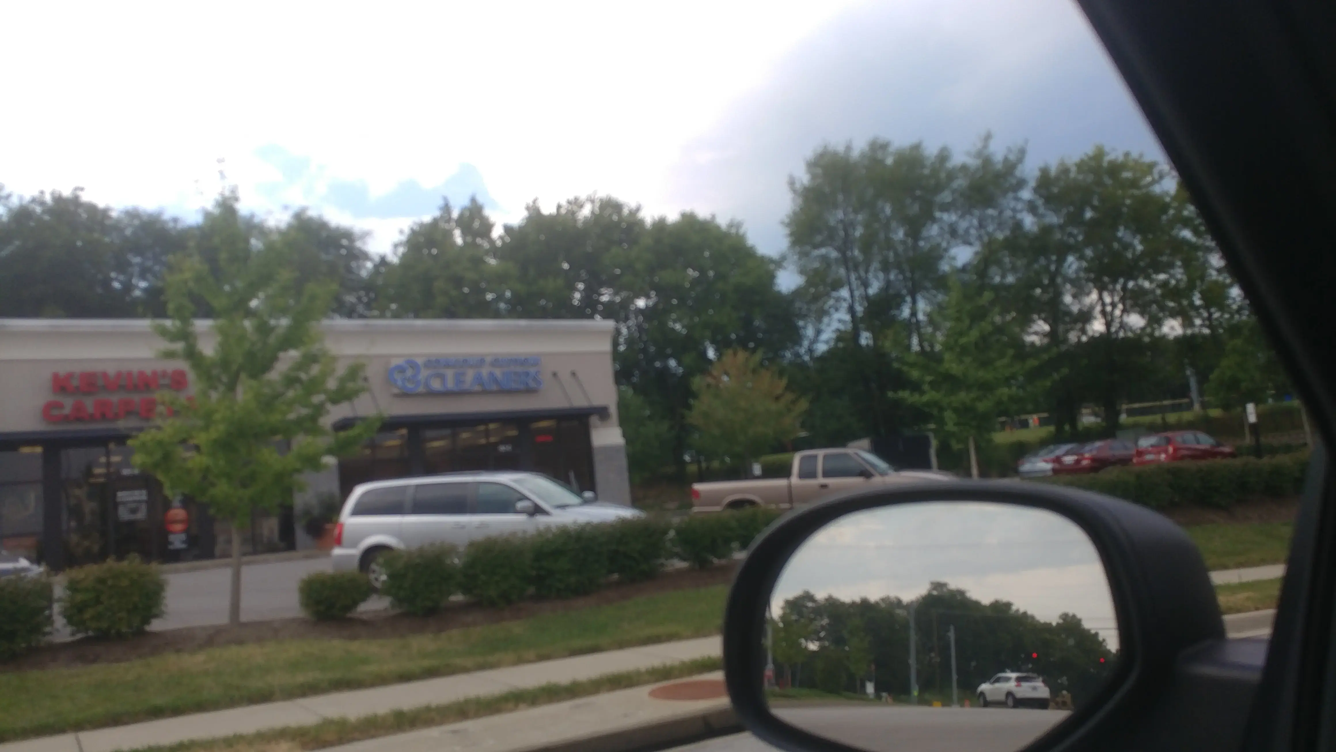 Hart's Drycleaning and Laundry thumbnail 5