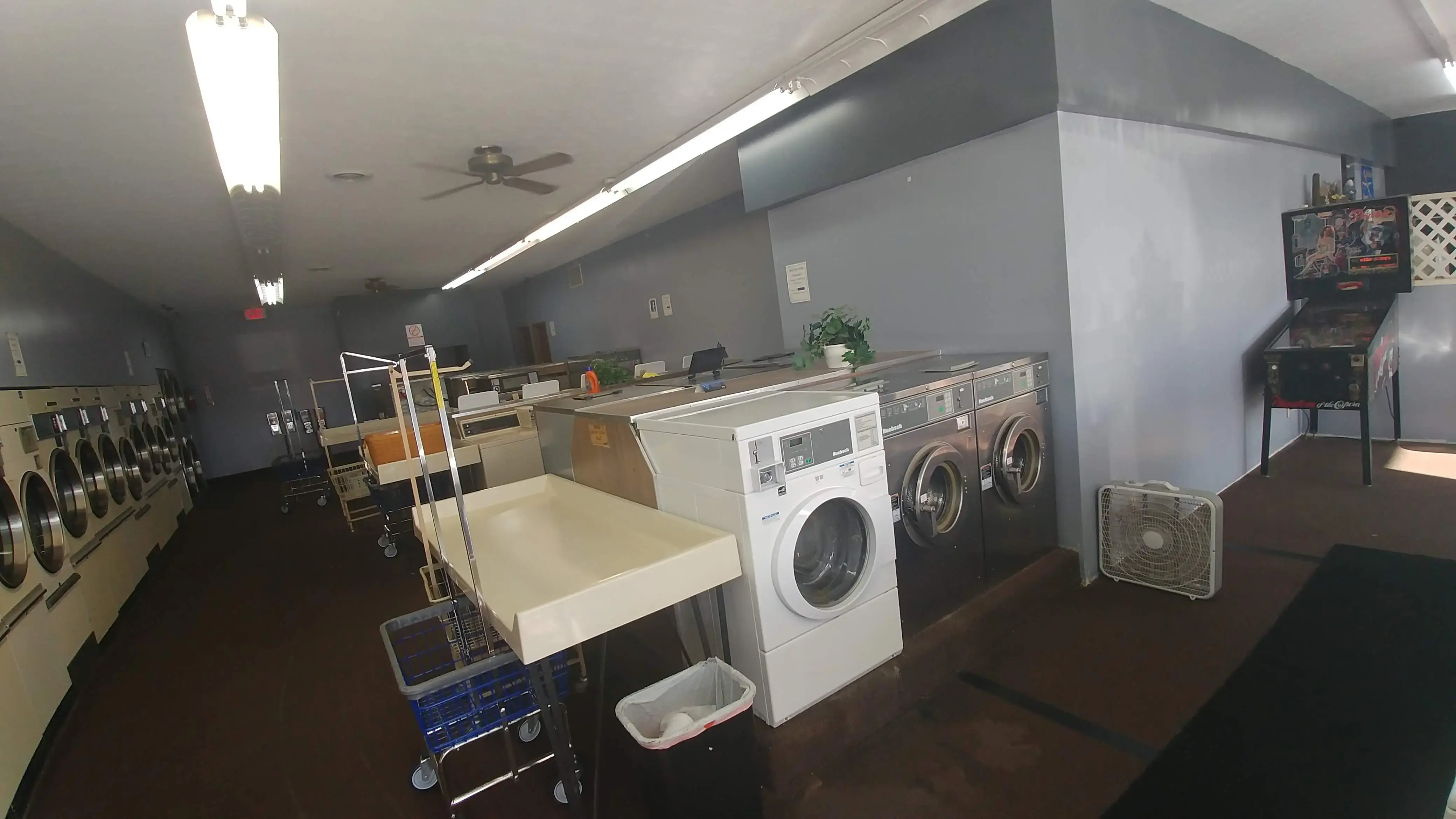 Hartville Coin Laundry and Cleaners thumbnail 6