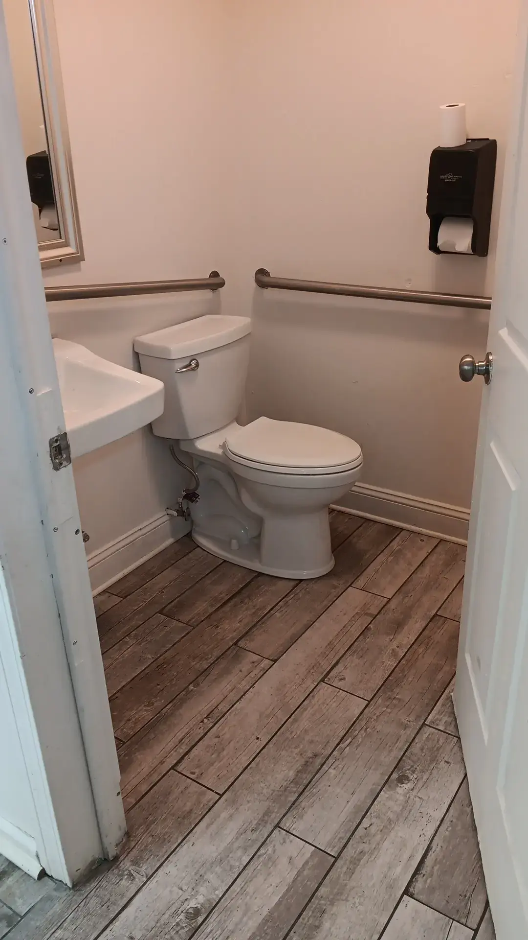 Hattiesburg Speed Wash - The 24-Hour Laundromat thumbnail 10