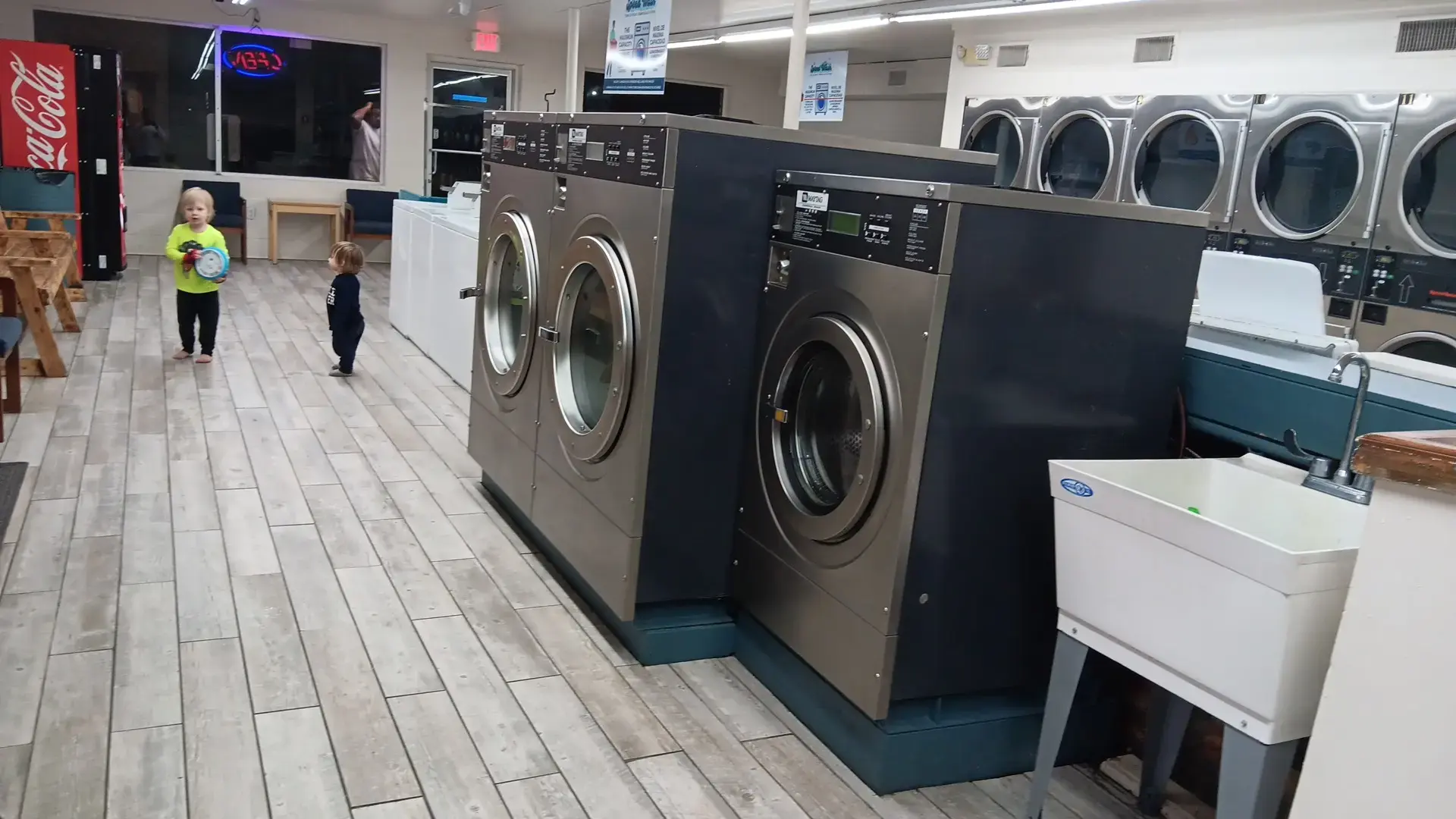 Hattiesburg Speed Wash - The 24-Hour Laundromat - Image 15