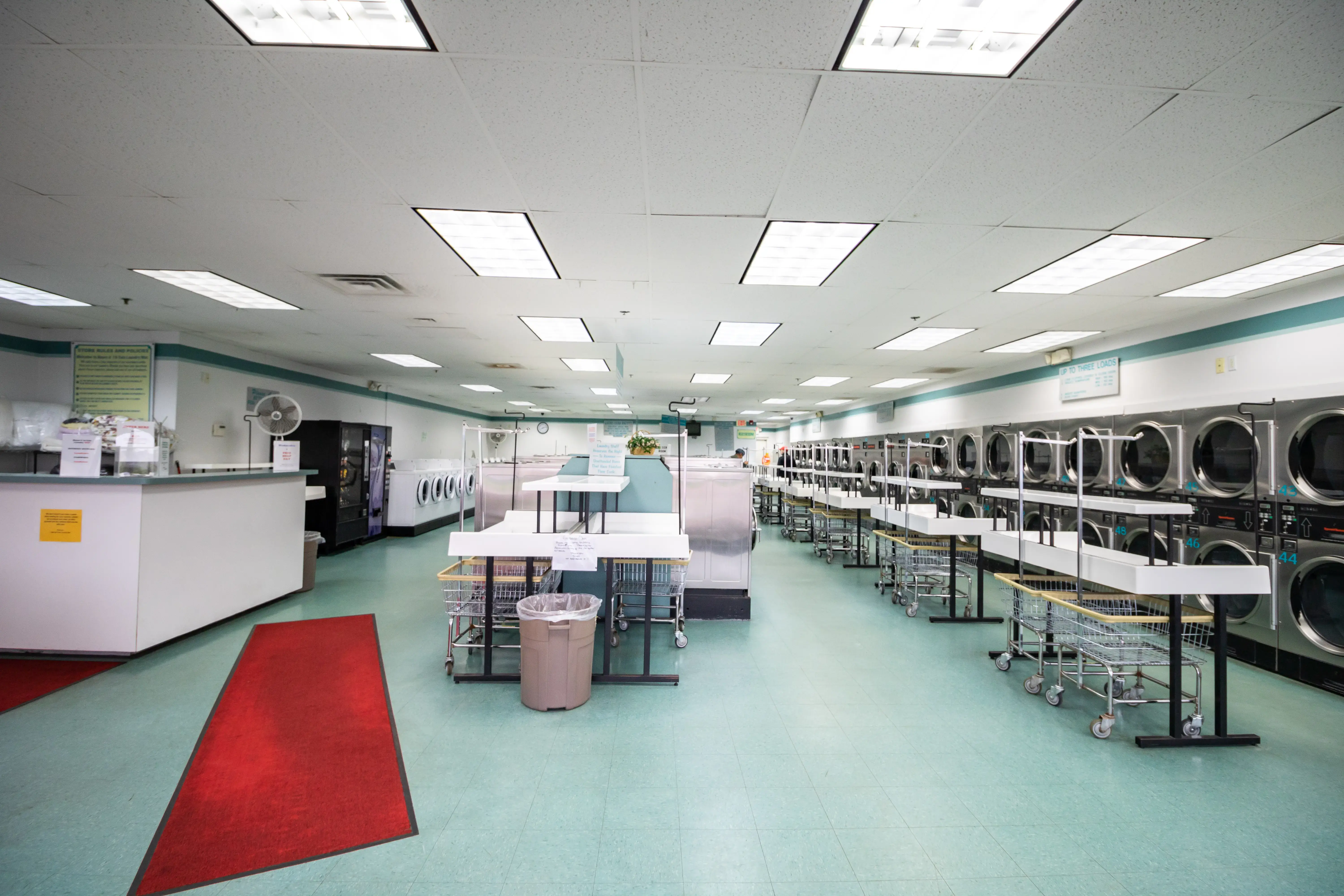 Hayes At 19 Coin Laundry - Image 1