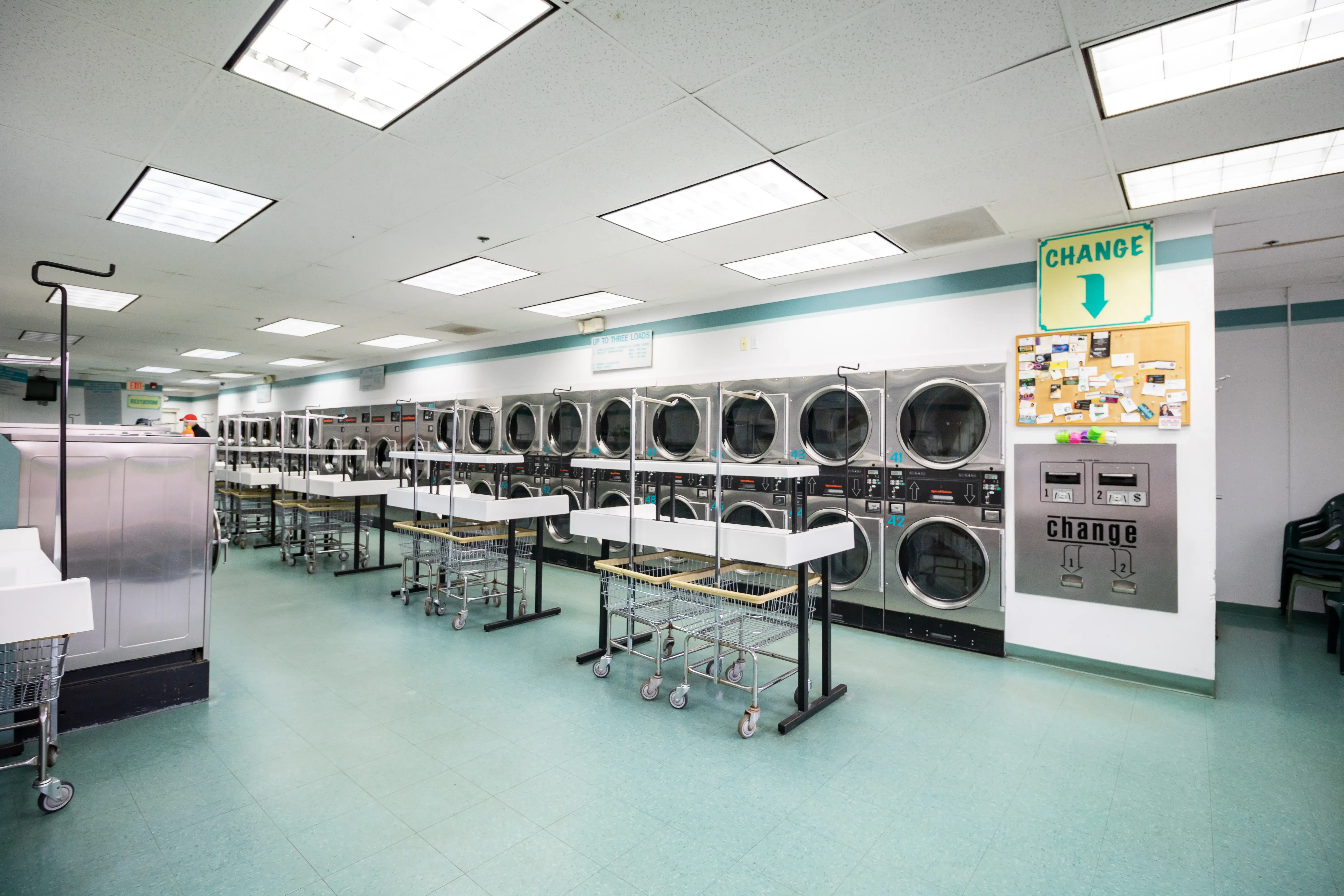 Hayes At 19 Coin Laundry thumbnail 16