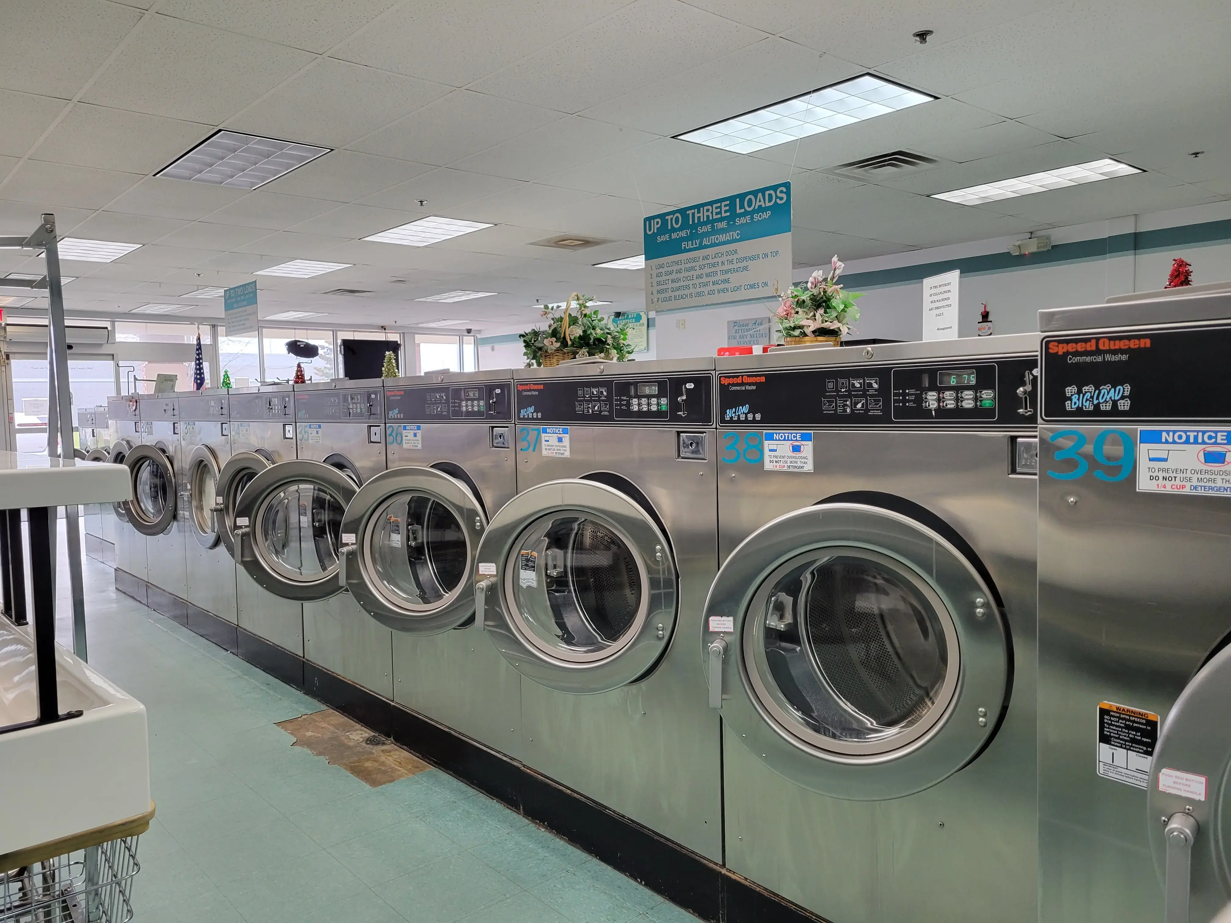Hayes At 19 Coin Laundry - Image 3