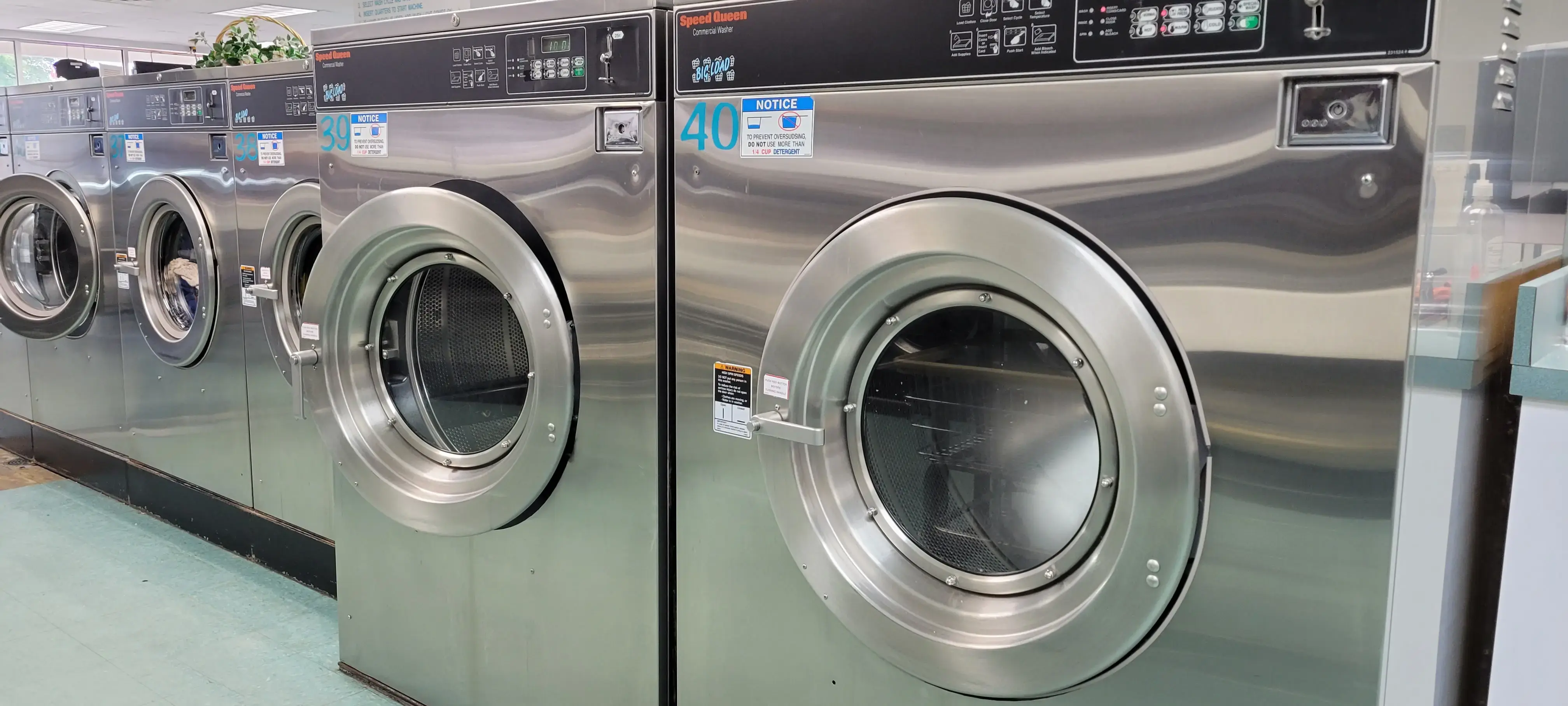 Hayes At 19 Coin Laundry thumbnail 12