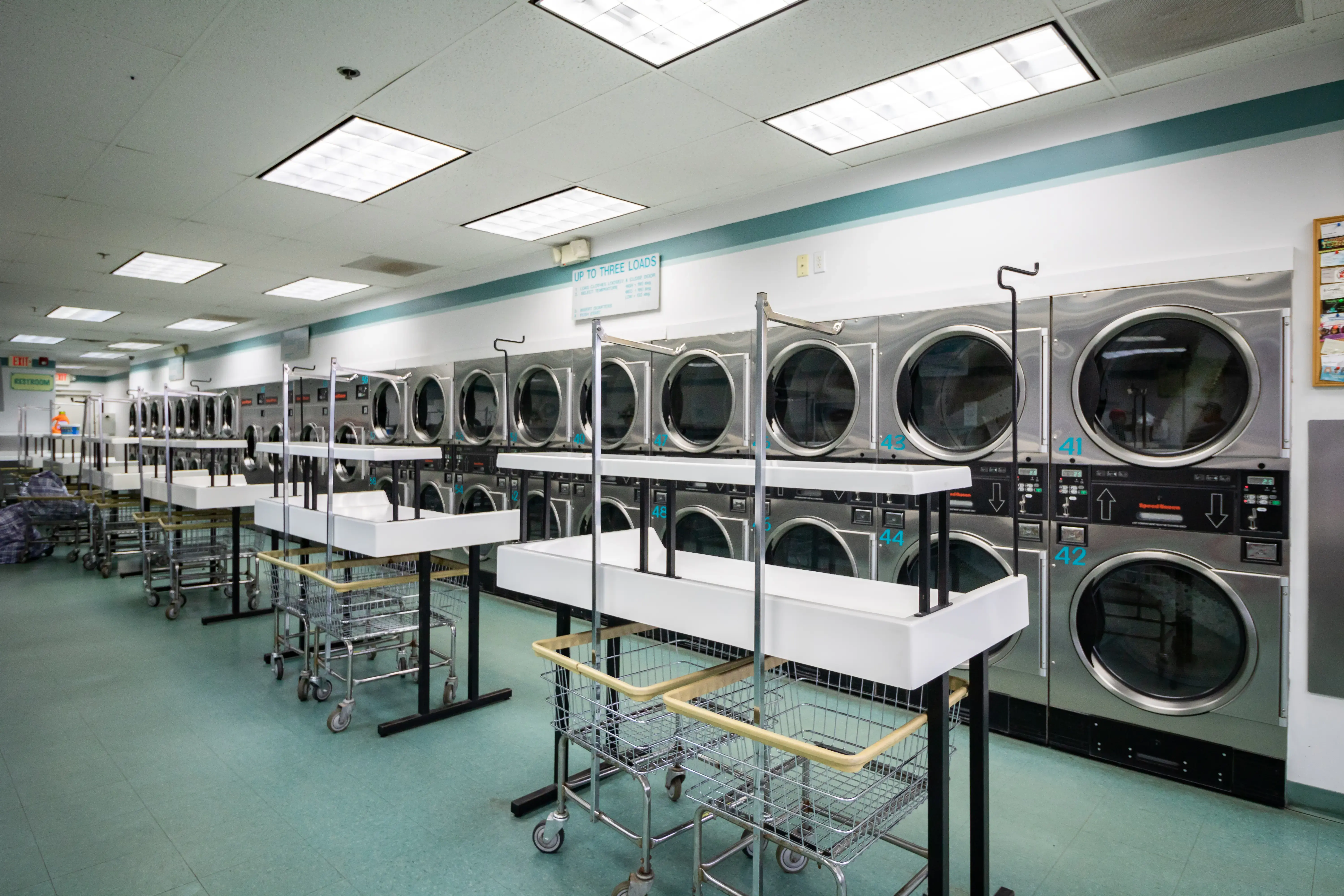 Hayes At 19 Coin Laundry thumbnail 15