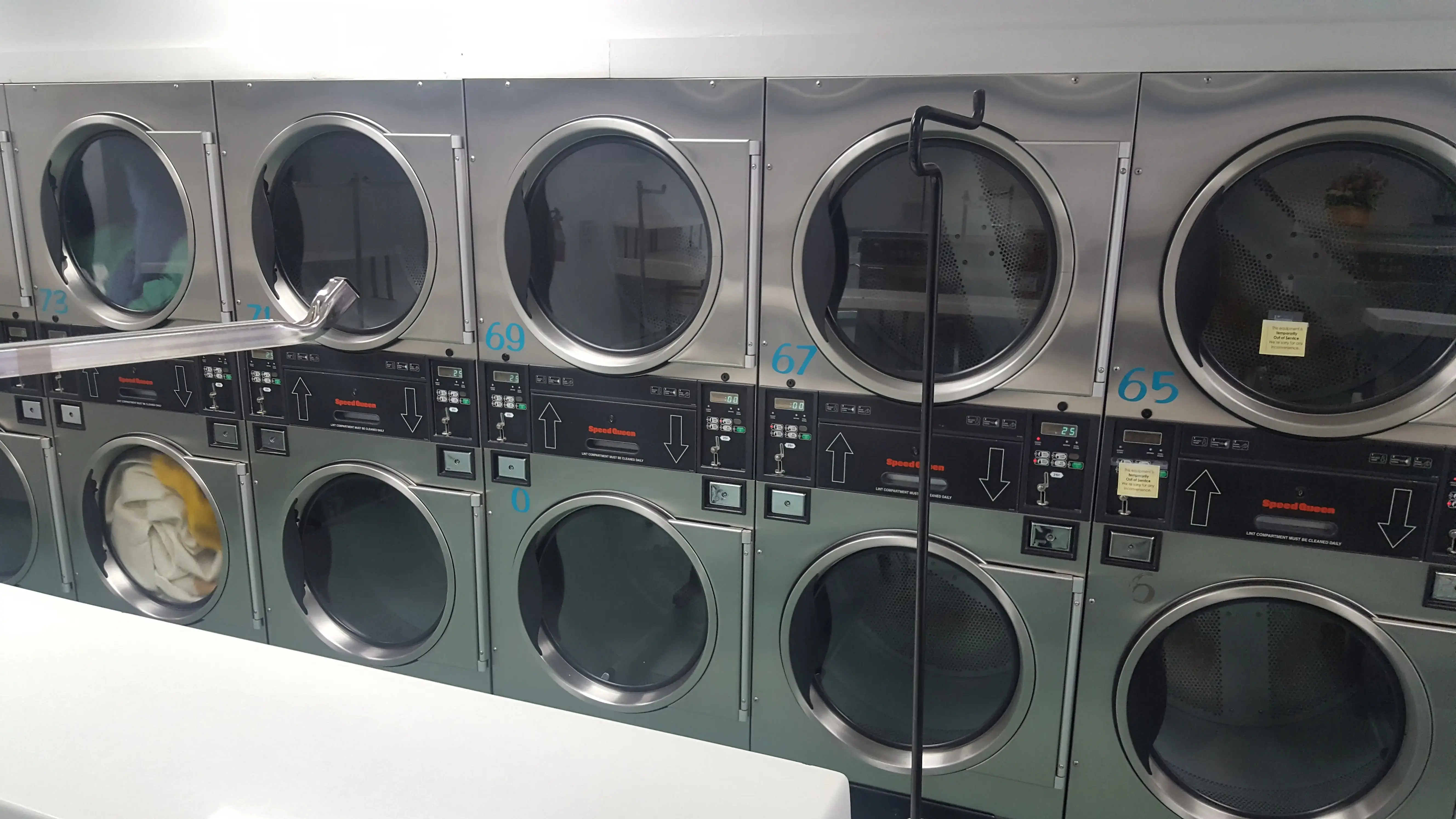Hayes At 19 Coin Laundry - Image 8