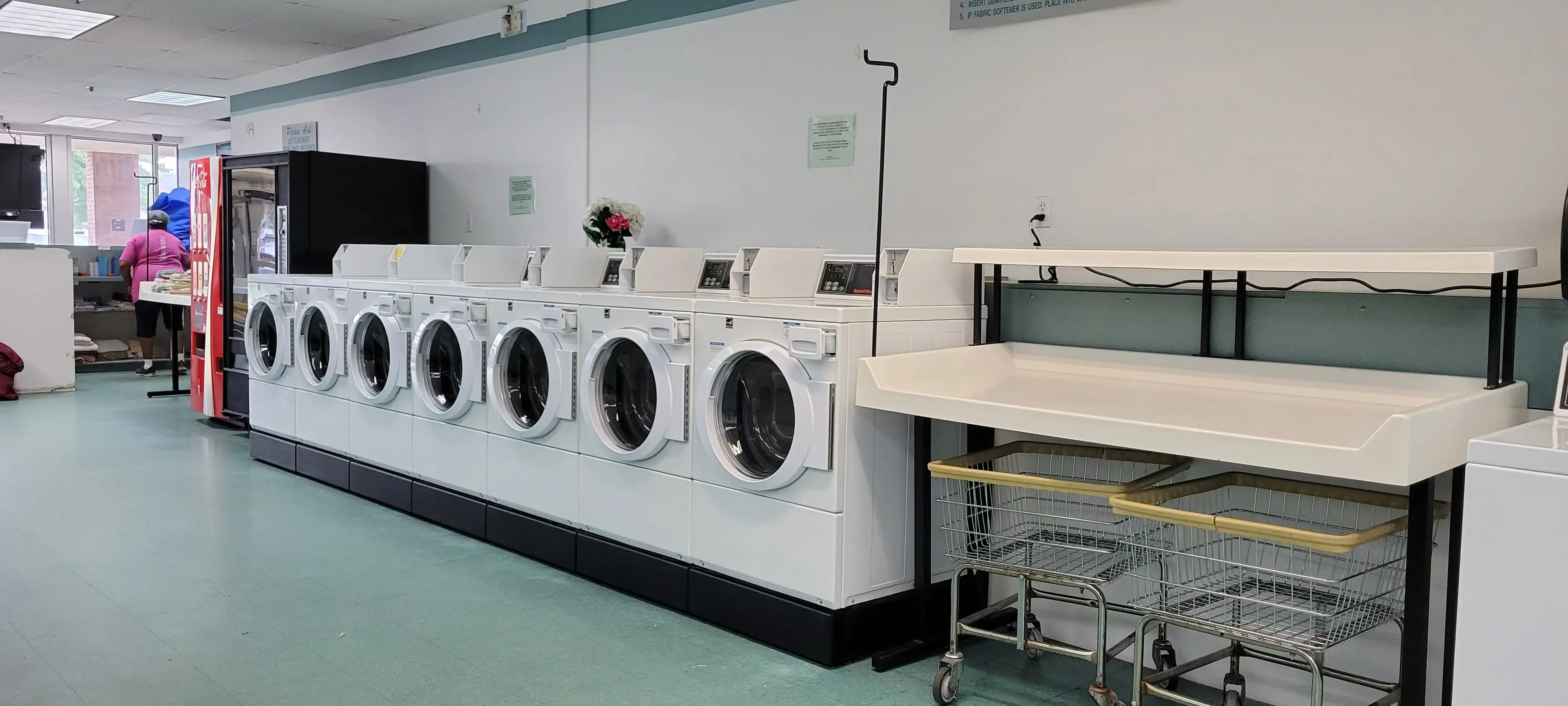 Hayes At 19 Coin Laundry - Image 13