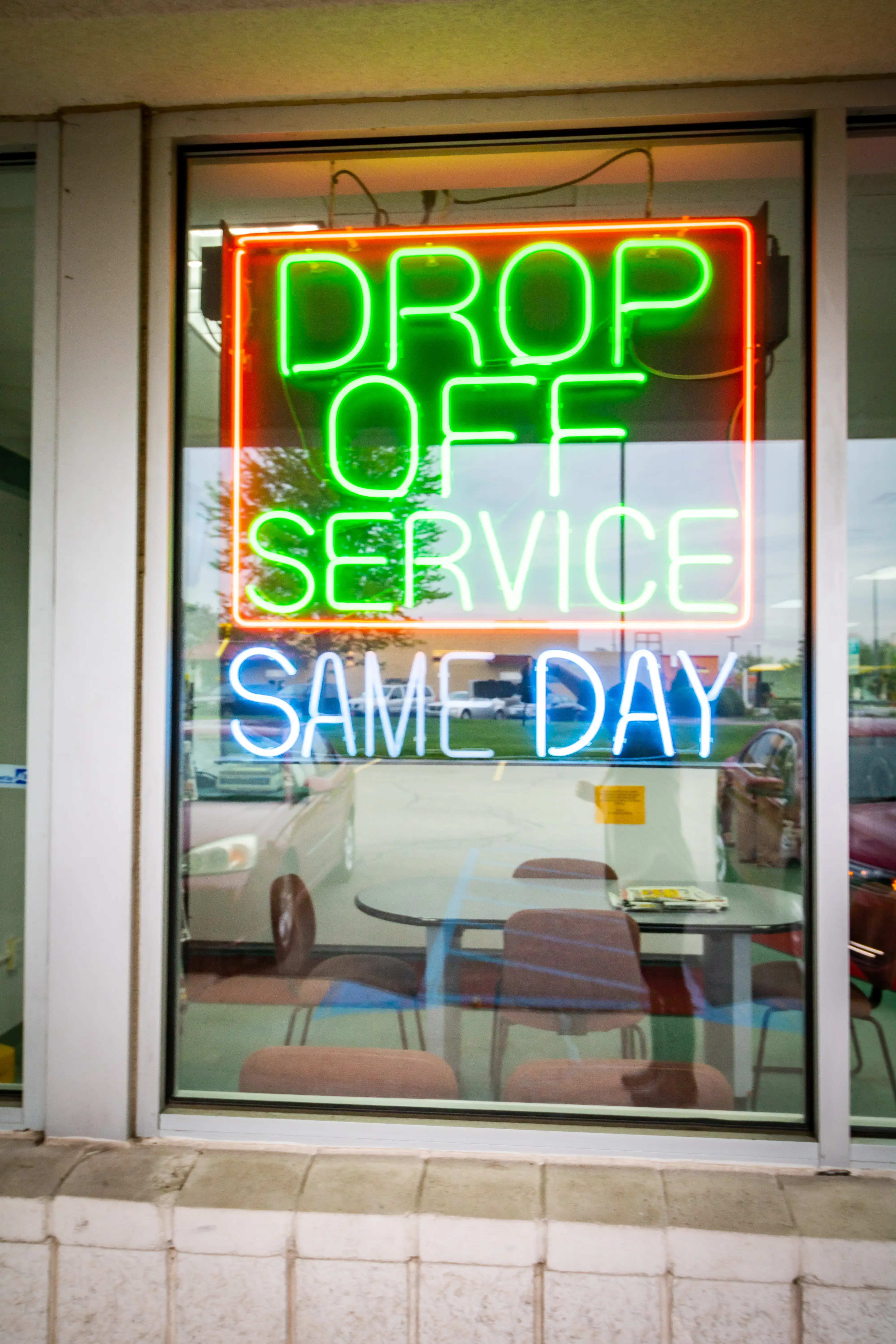 Hayes At 19 Coin Laundry - Image 9