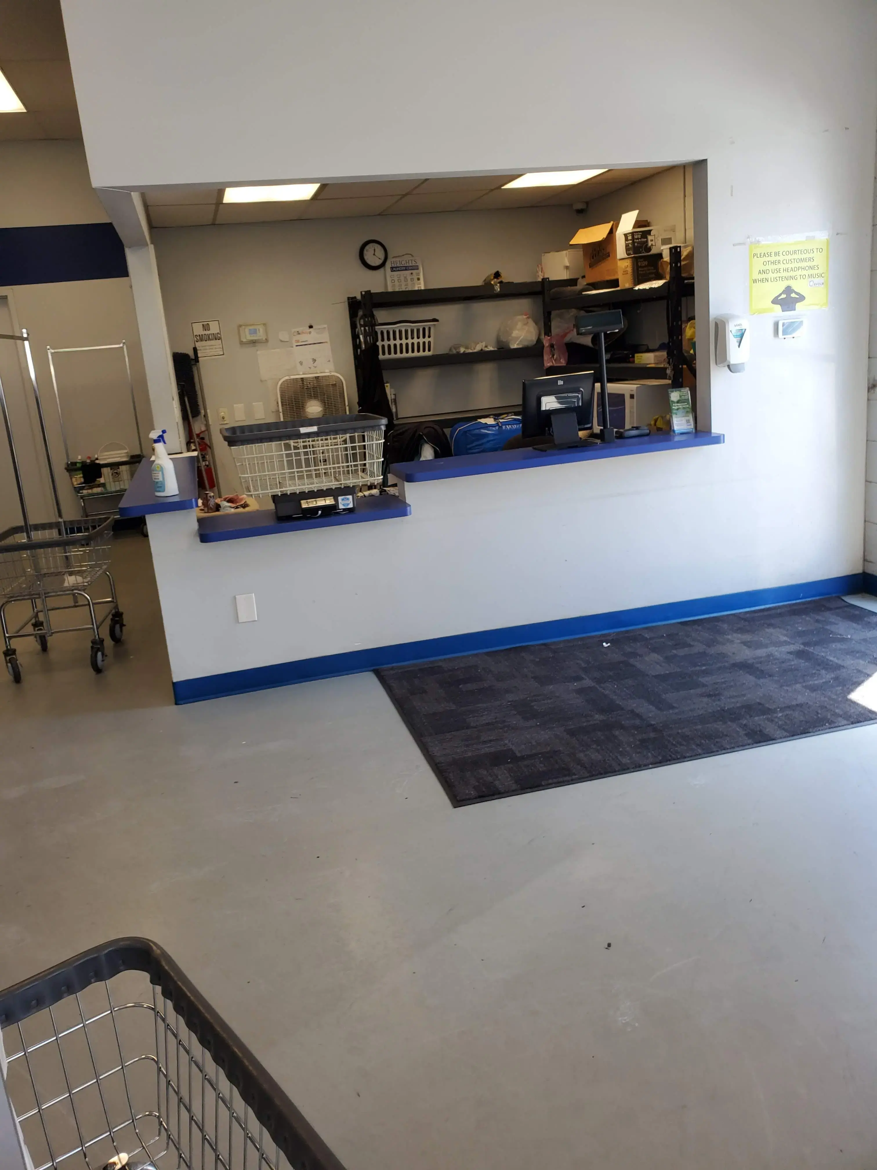 Heights Laundry Center - Image 8