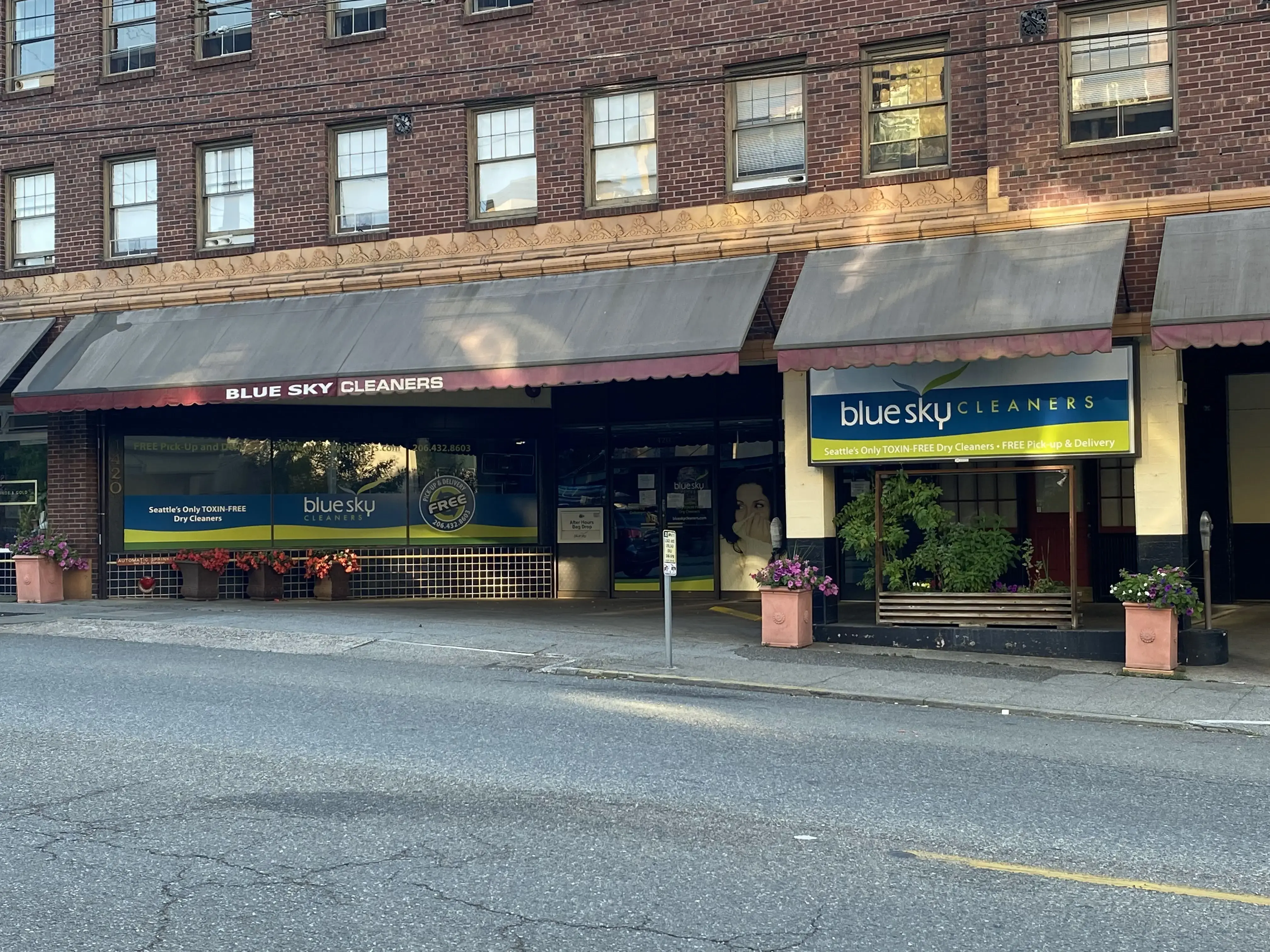 Helena's Cleaners - Image 7