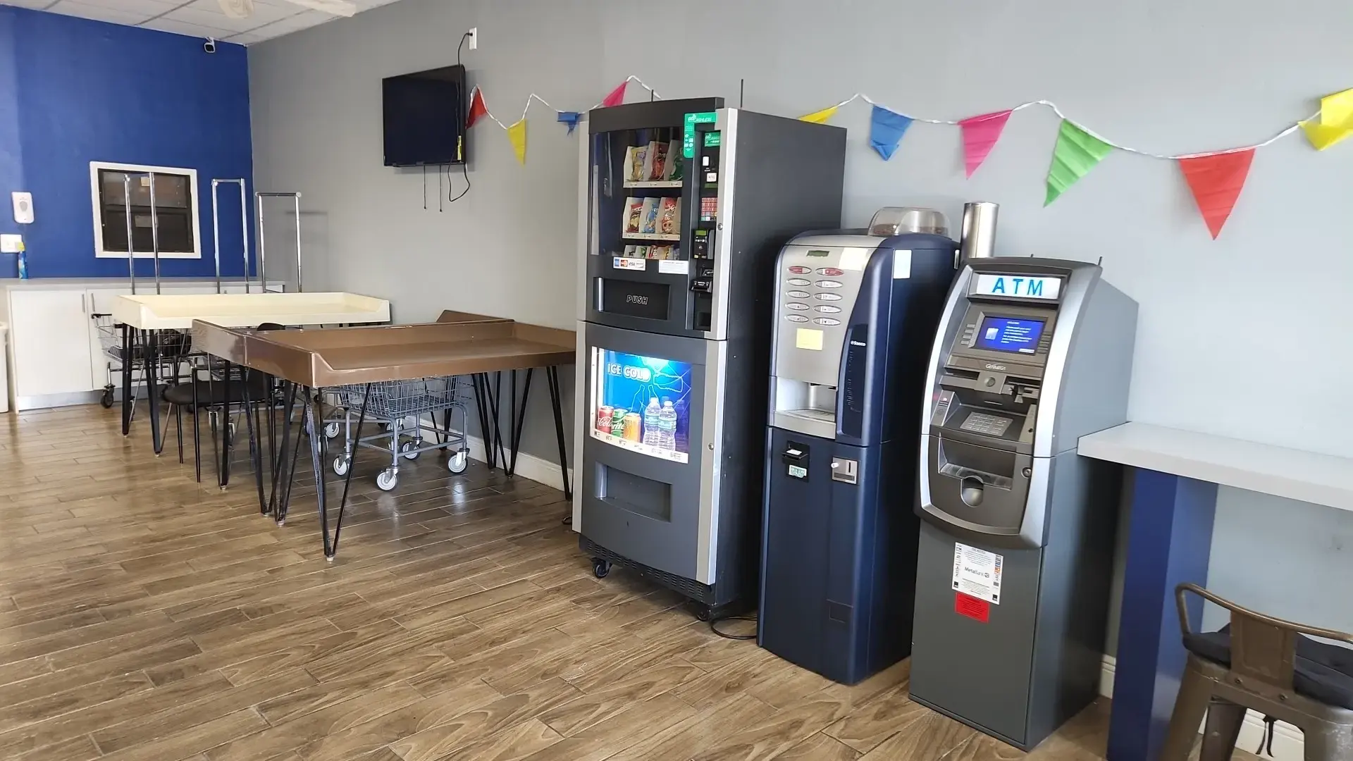 Hialeah Coin Laundry - Image 9