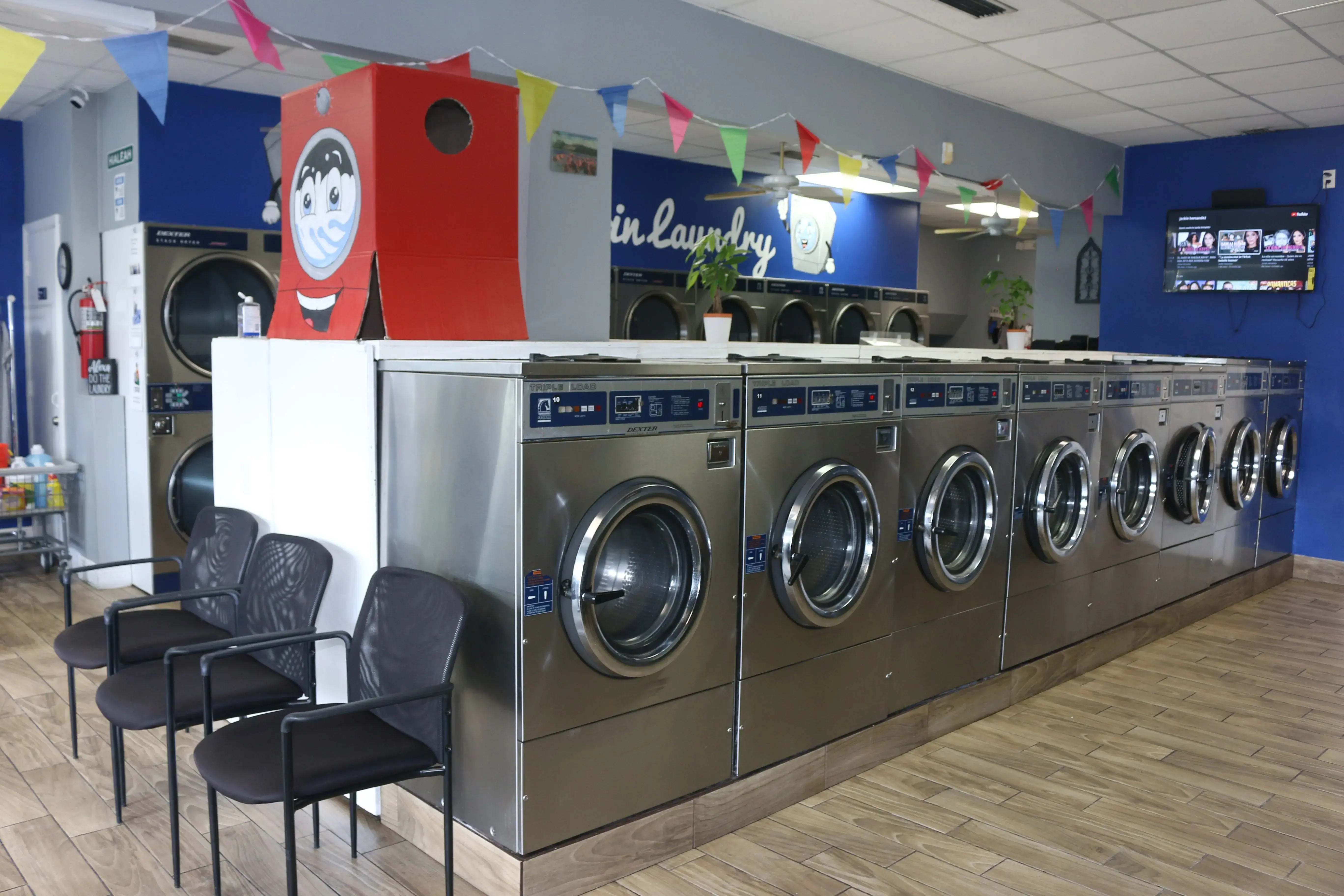Hialeah Coin Laundry - Image 1