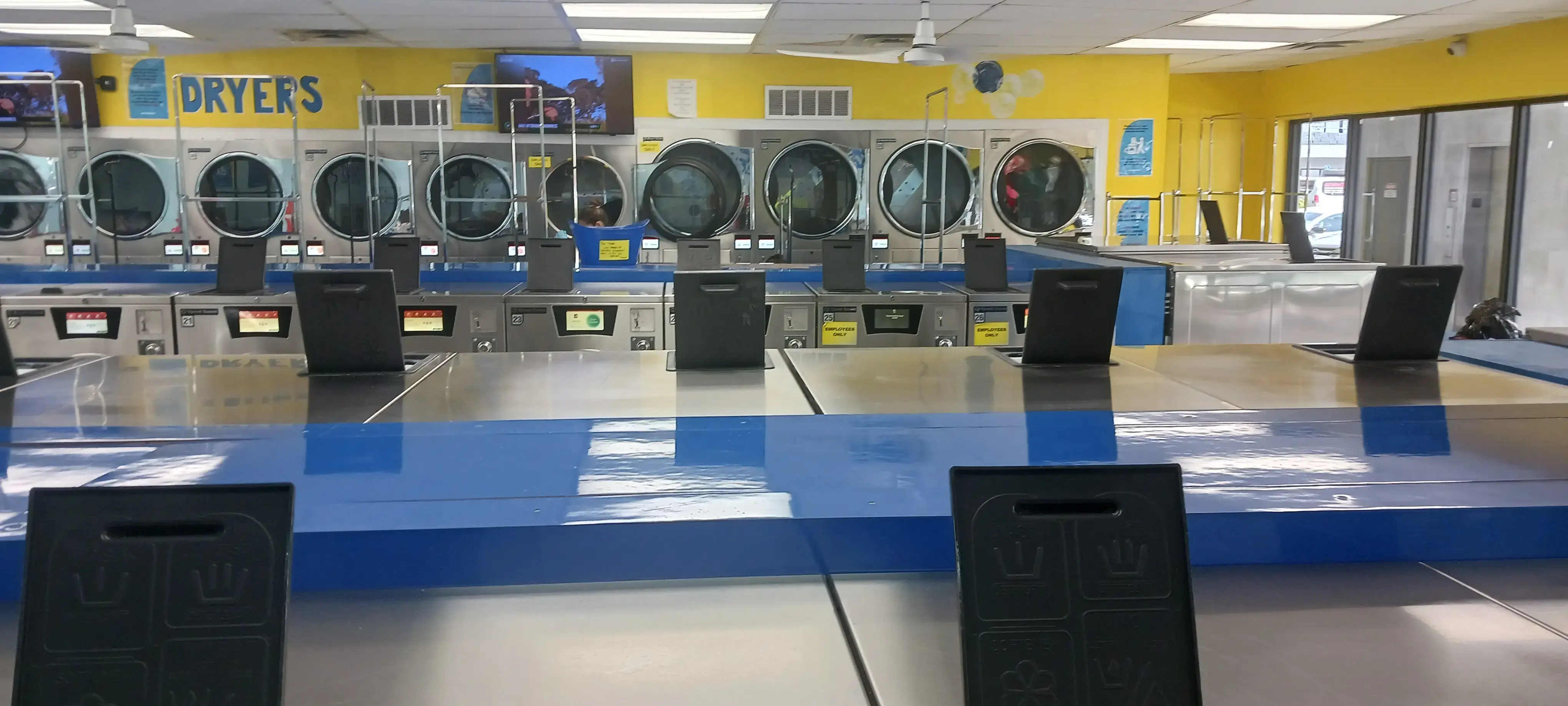 Hialeah Laundromat thumbnail 15