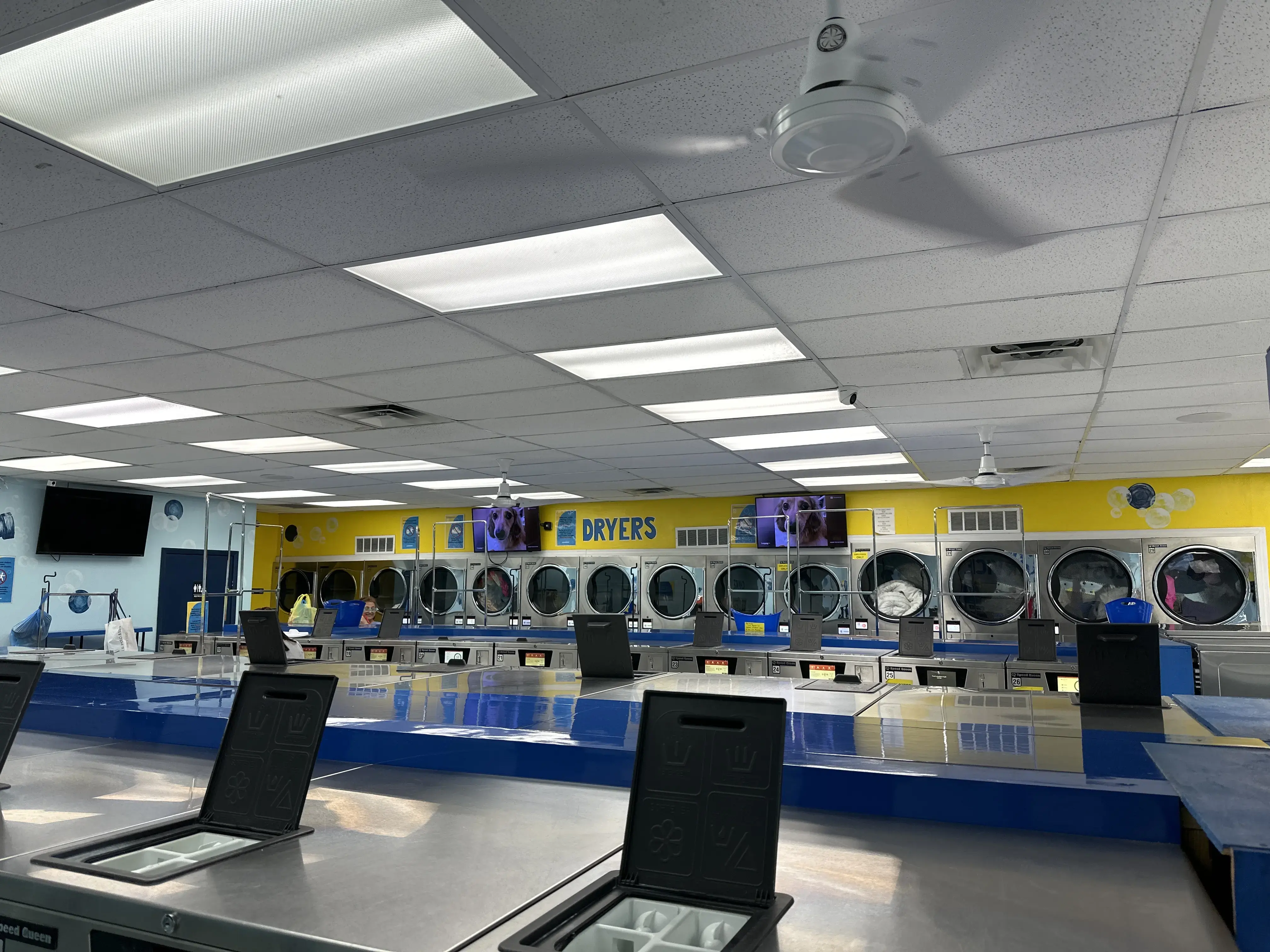 Hialeah Laundromat thumbnail 17