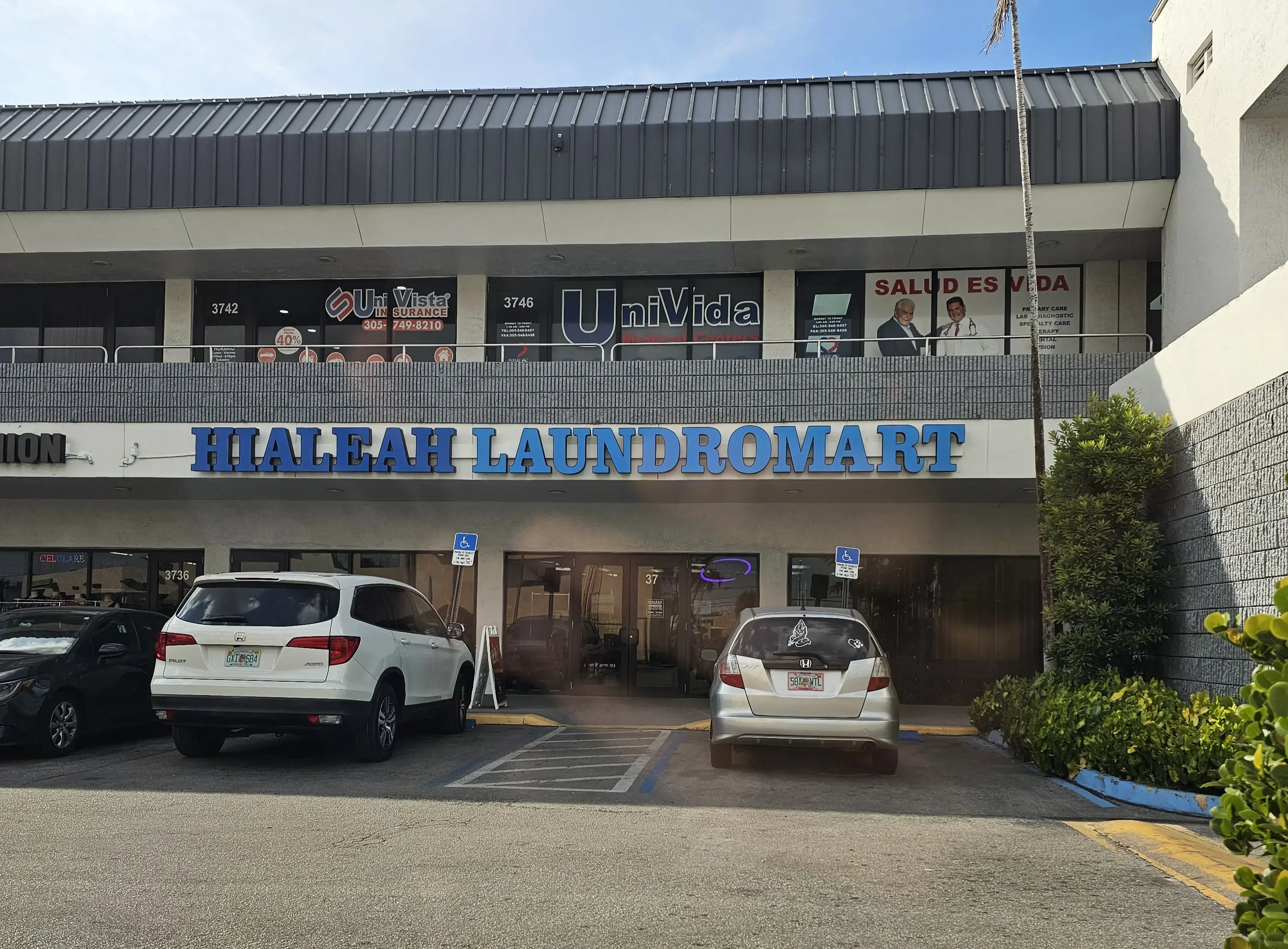 Hialeah Laundromat - Image 4