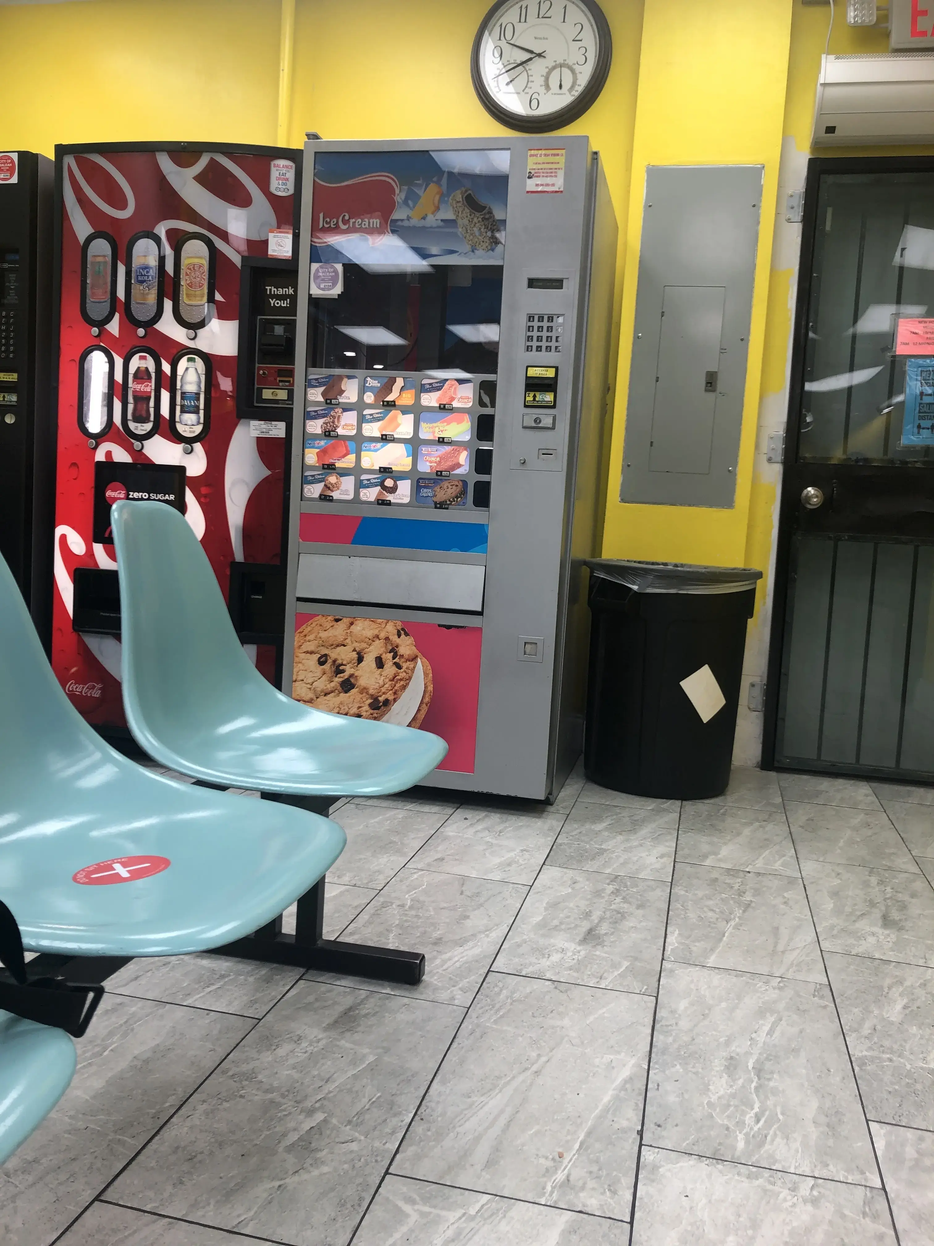 Hialeah Laundromat - Image 19