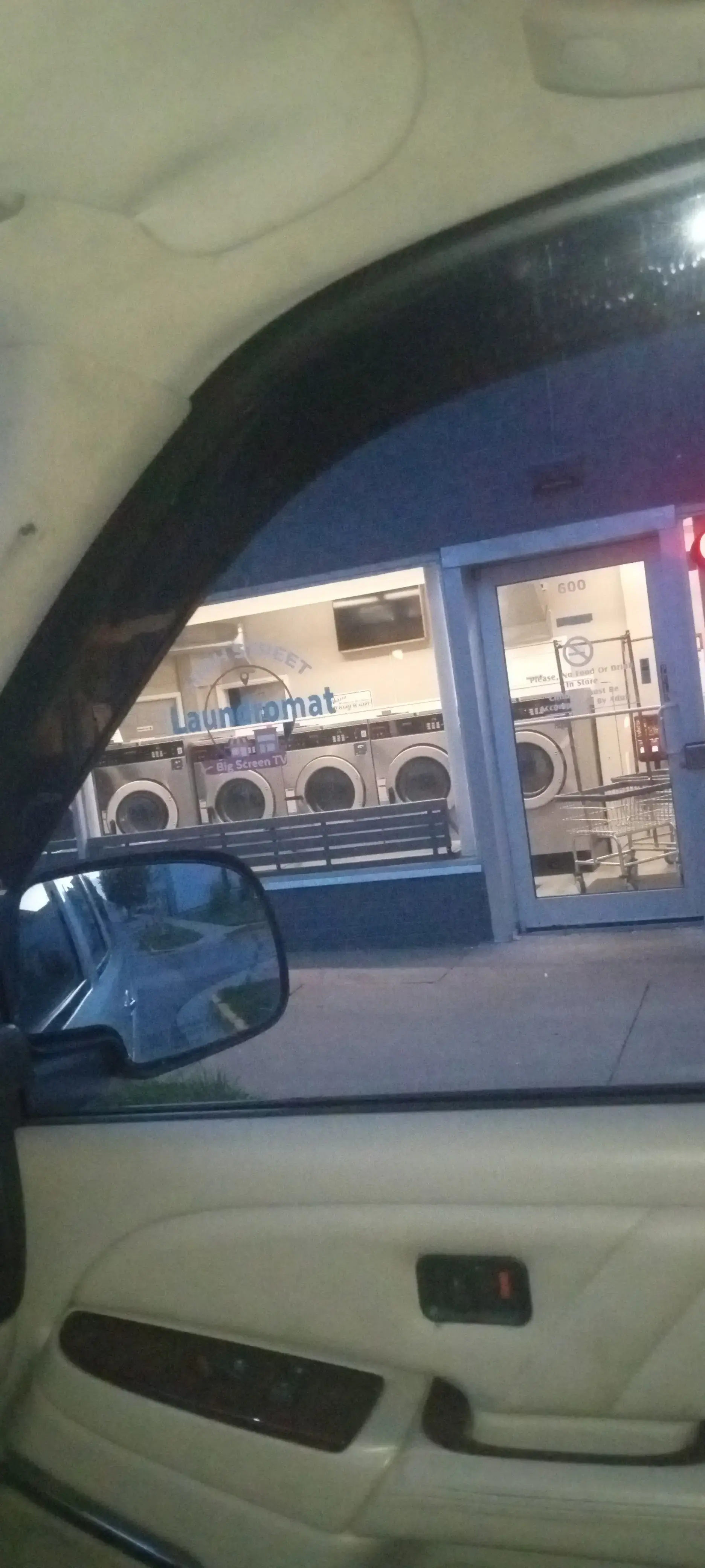 High Street Laundromat thumbnail 18