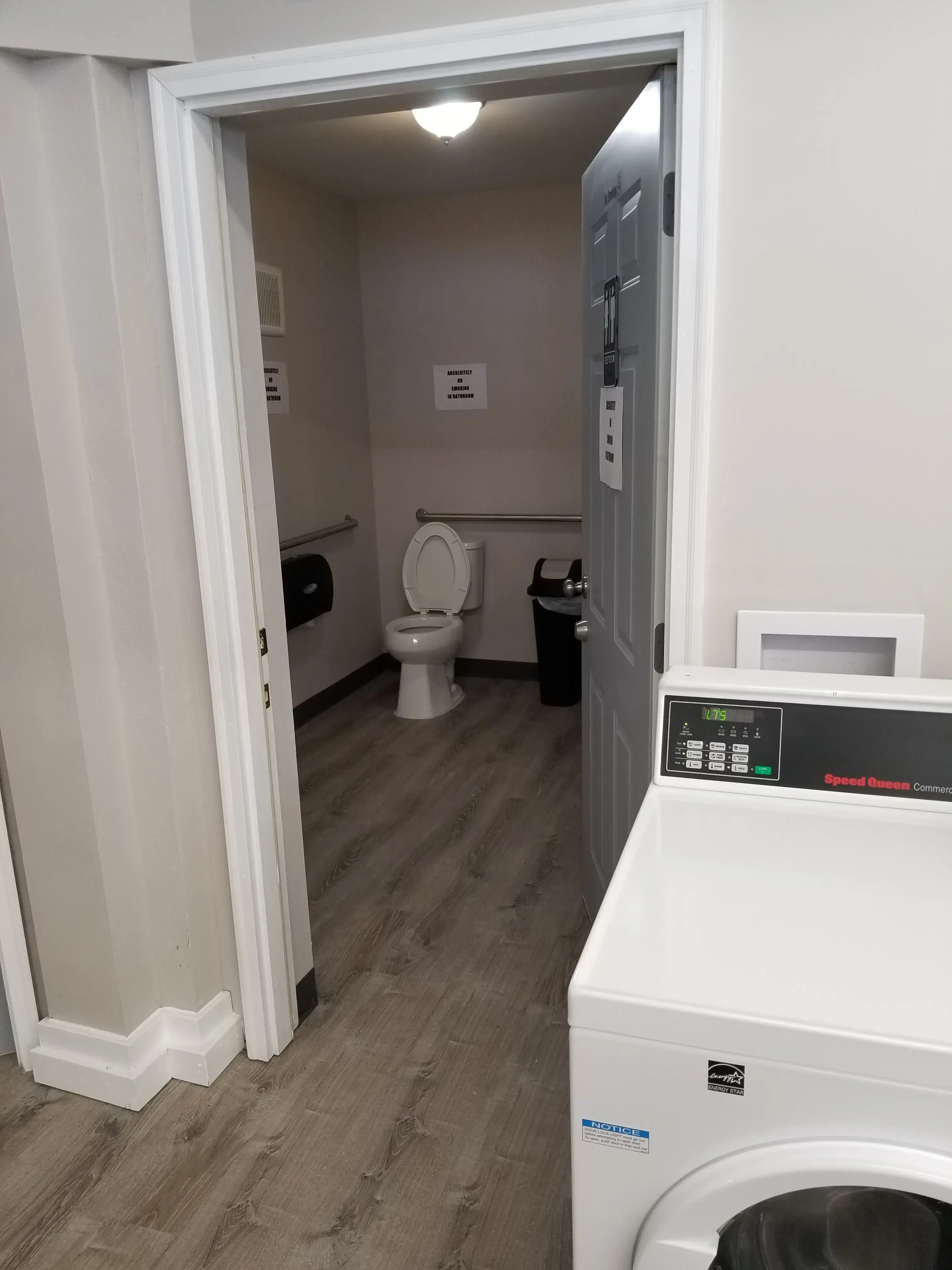 High Street Laundromat - Image 7