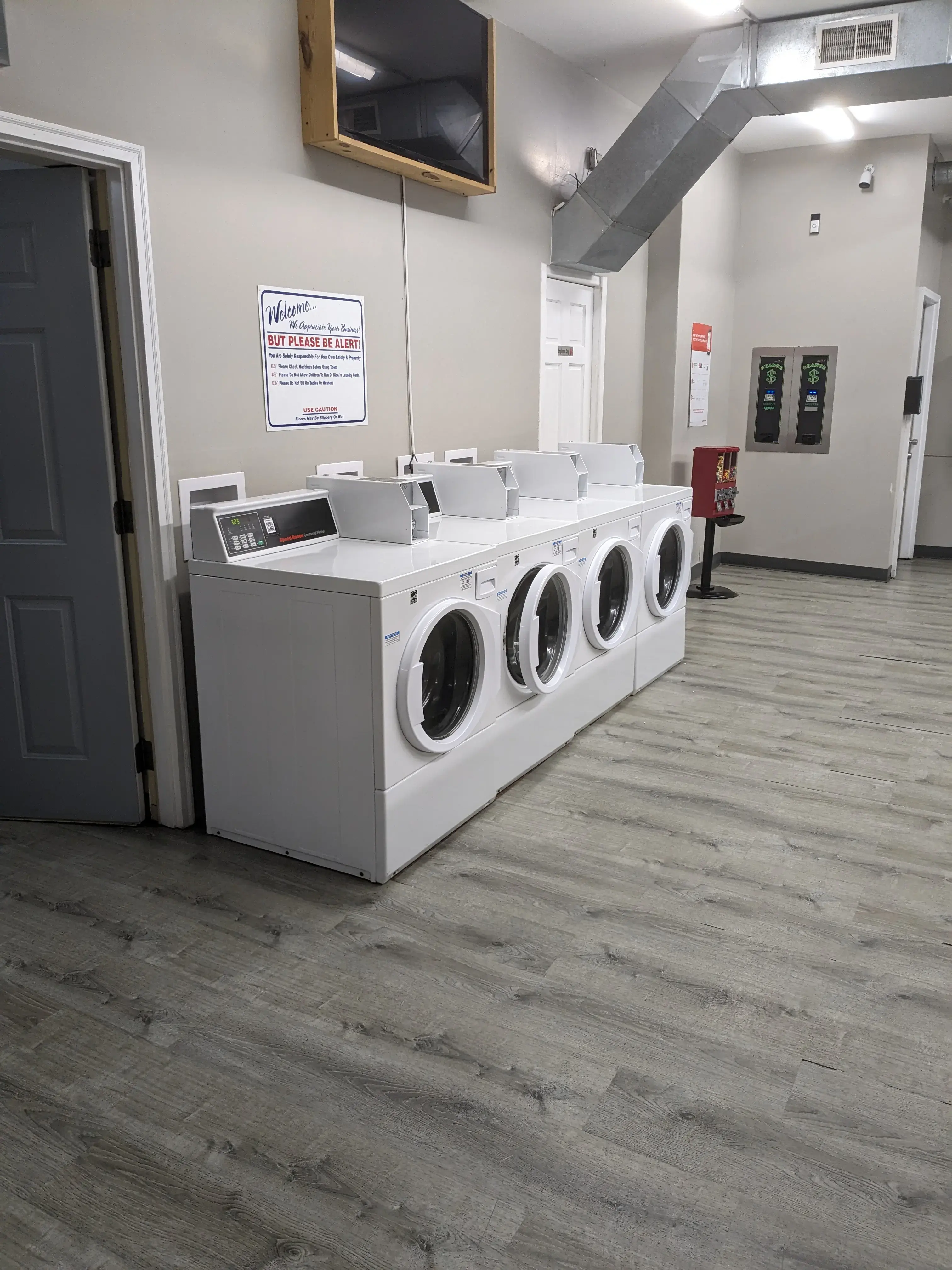 High Street Laundromat thumbnail 2