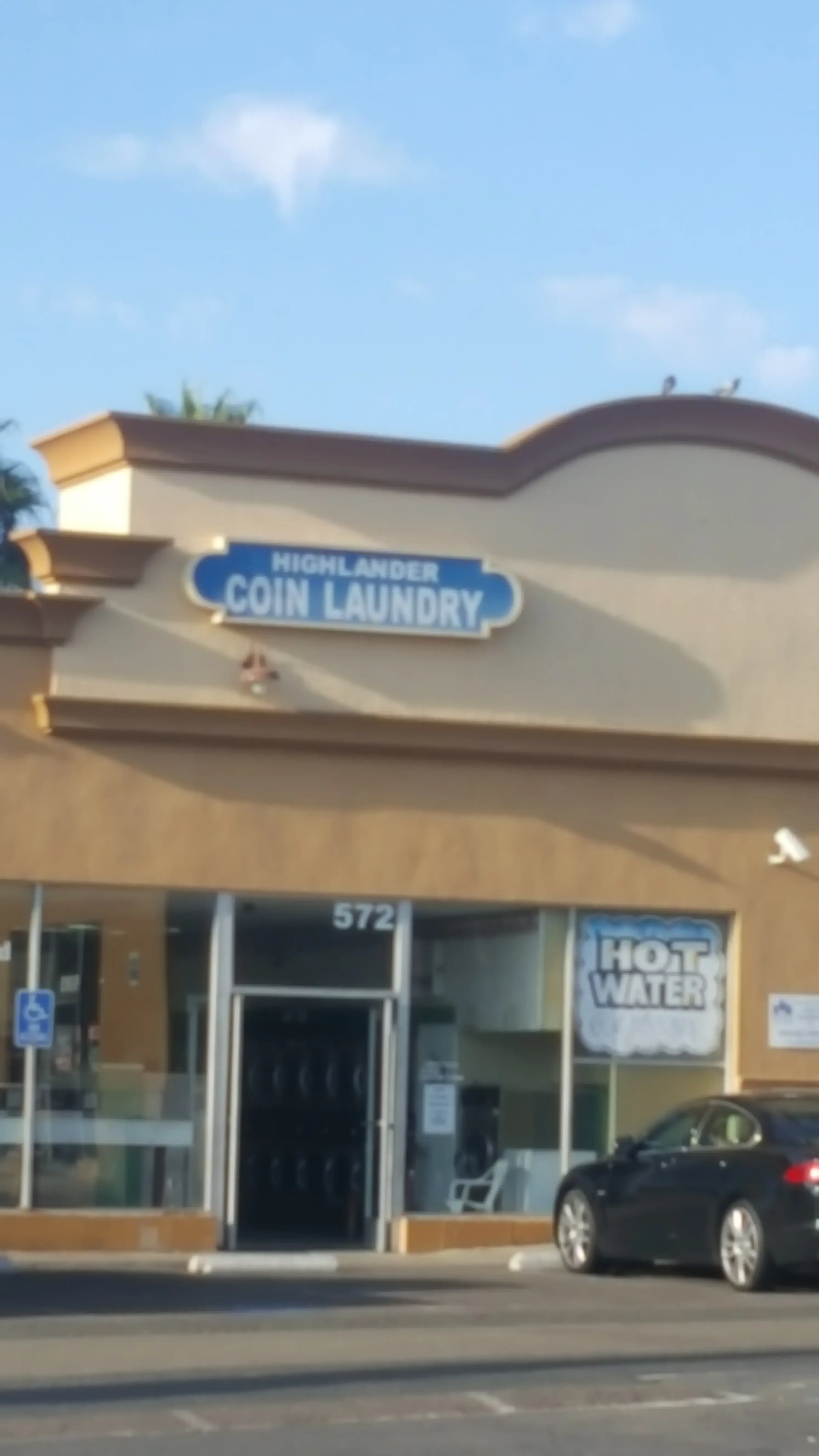 Highlander Coin Laundry - Image 12