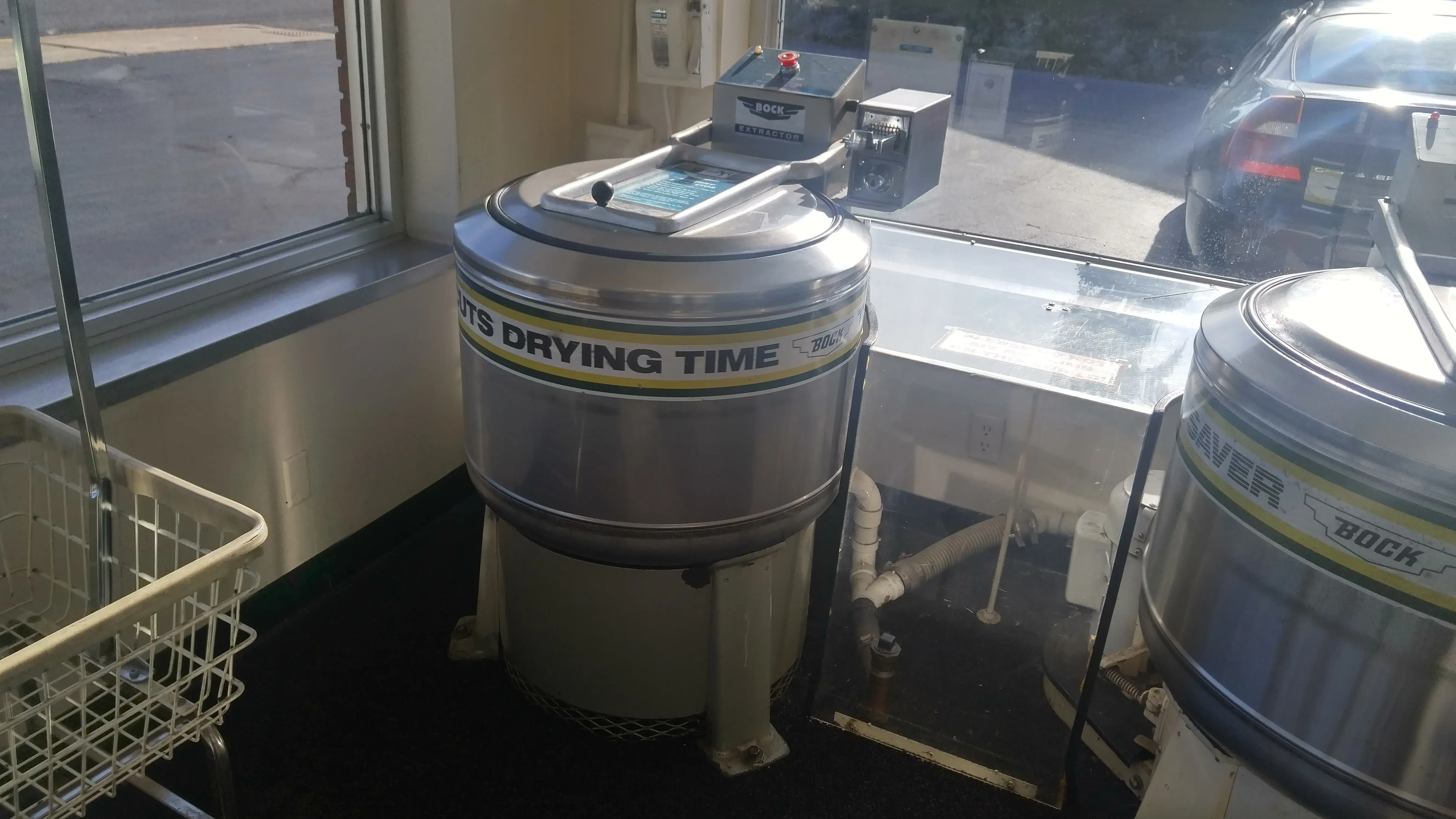 Highlander Laundromat - Image 6