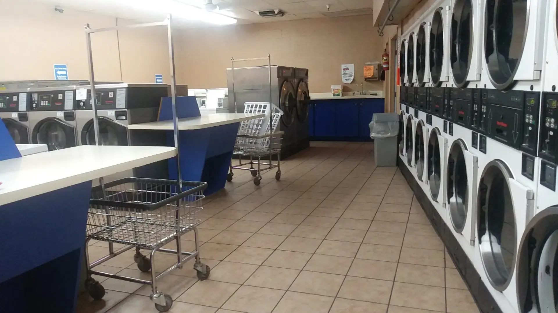 Highlander Laundromat (Lavanderia) thumbnail 18