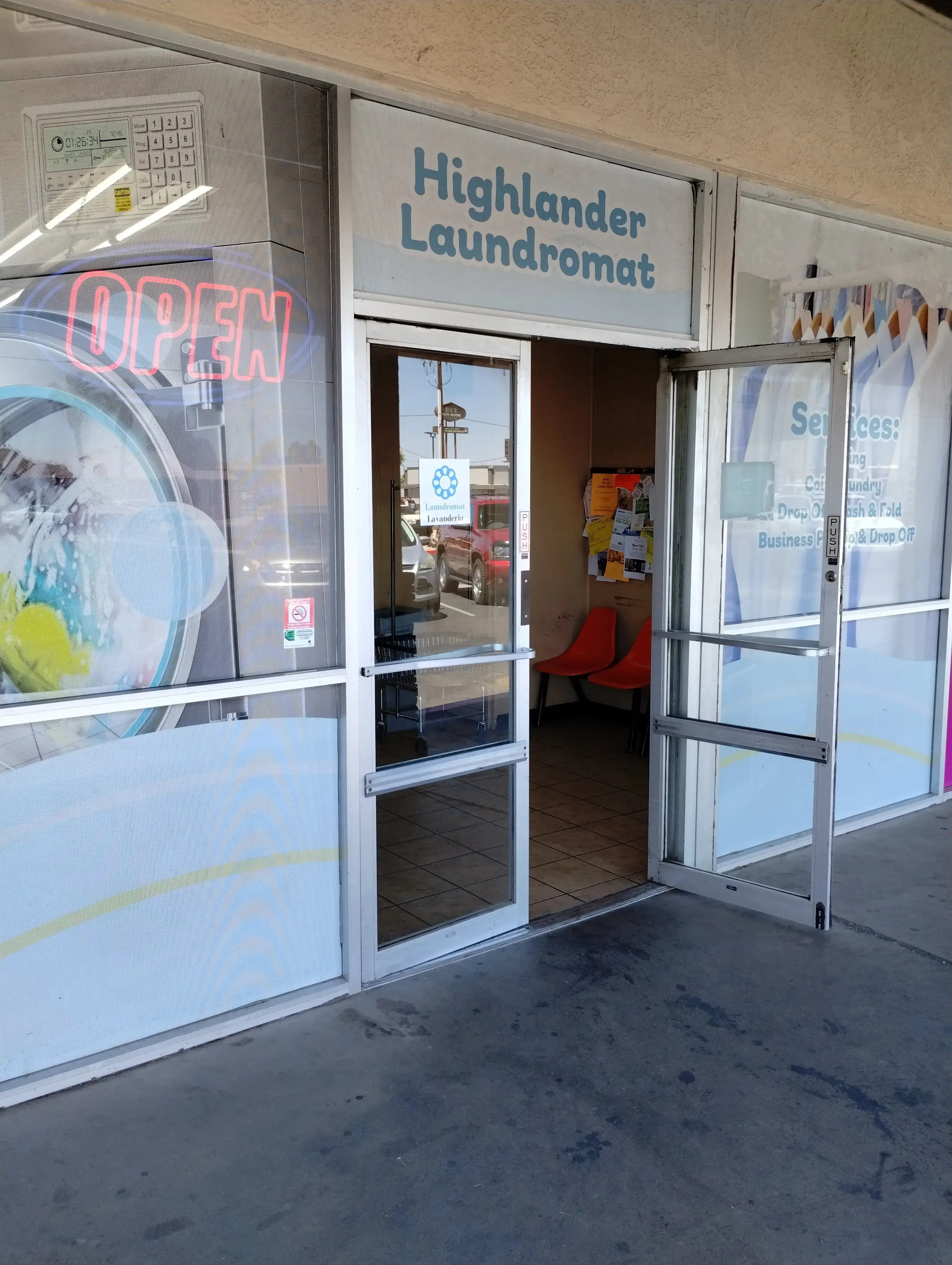 Highlander Laundromat (Lavanderia) thumbnail 7