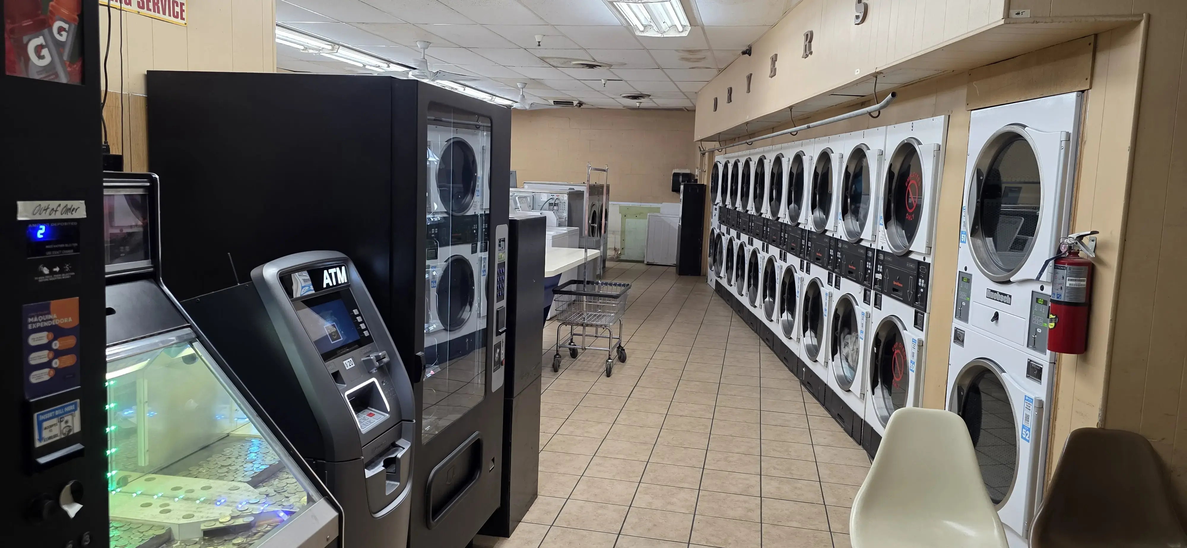 Highlander Laundromat (Lavanderia) thumbnail 17